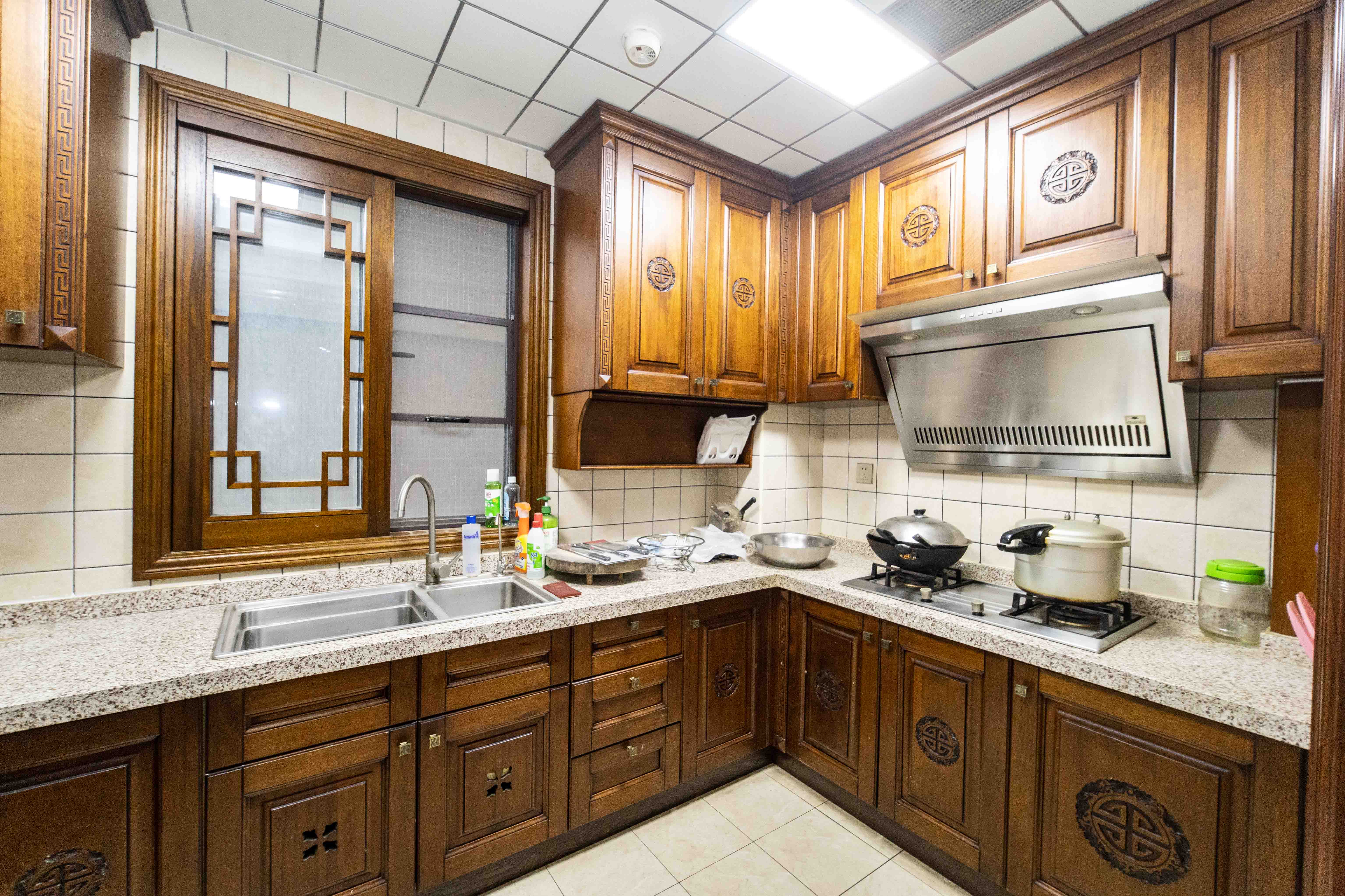 湘域熙岸  4室2厅2卫    238.0万 湘域熙岸  4室2厅2卫    238.0万厨房