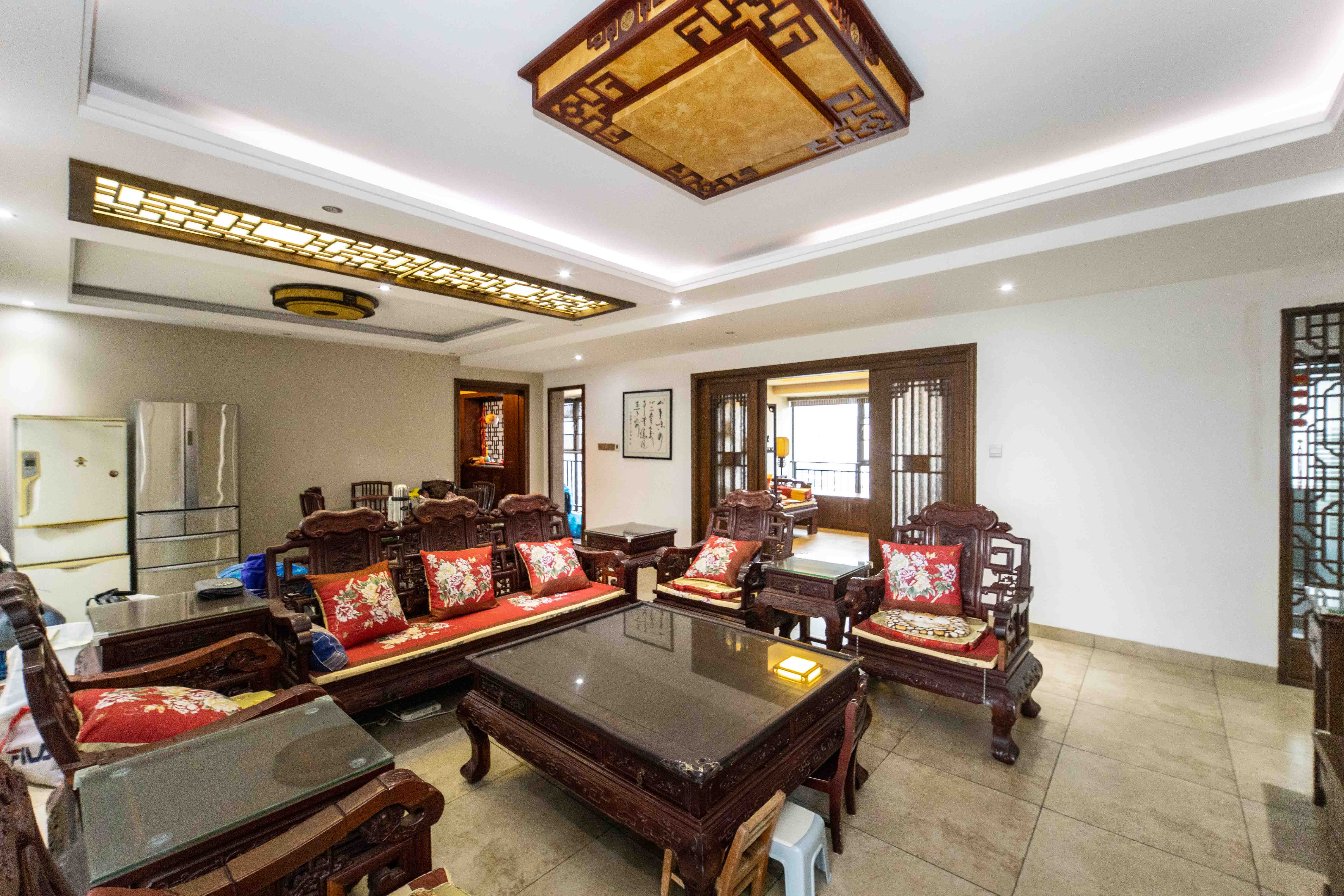 湘域熙岸  4室2厅2卫    238.0万 湘域熙岸  4室2厅2卫    238.0万客厅