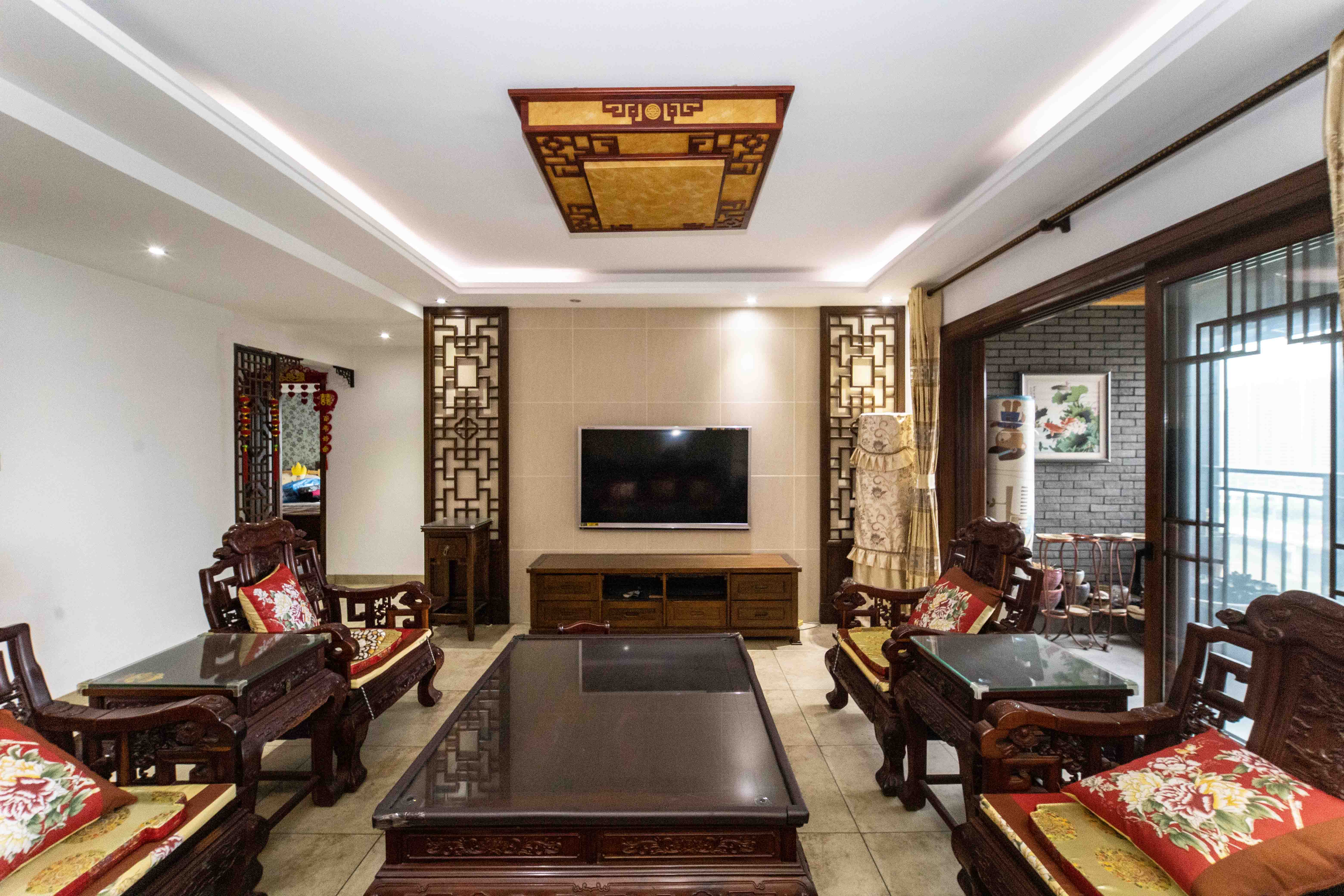 湘域熙岸  4室2厅2卫    238.0万 湘域熙岸  4室2厅2卫    238.0万客厅