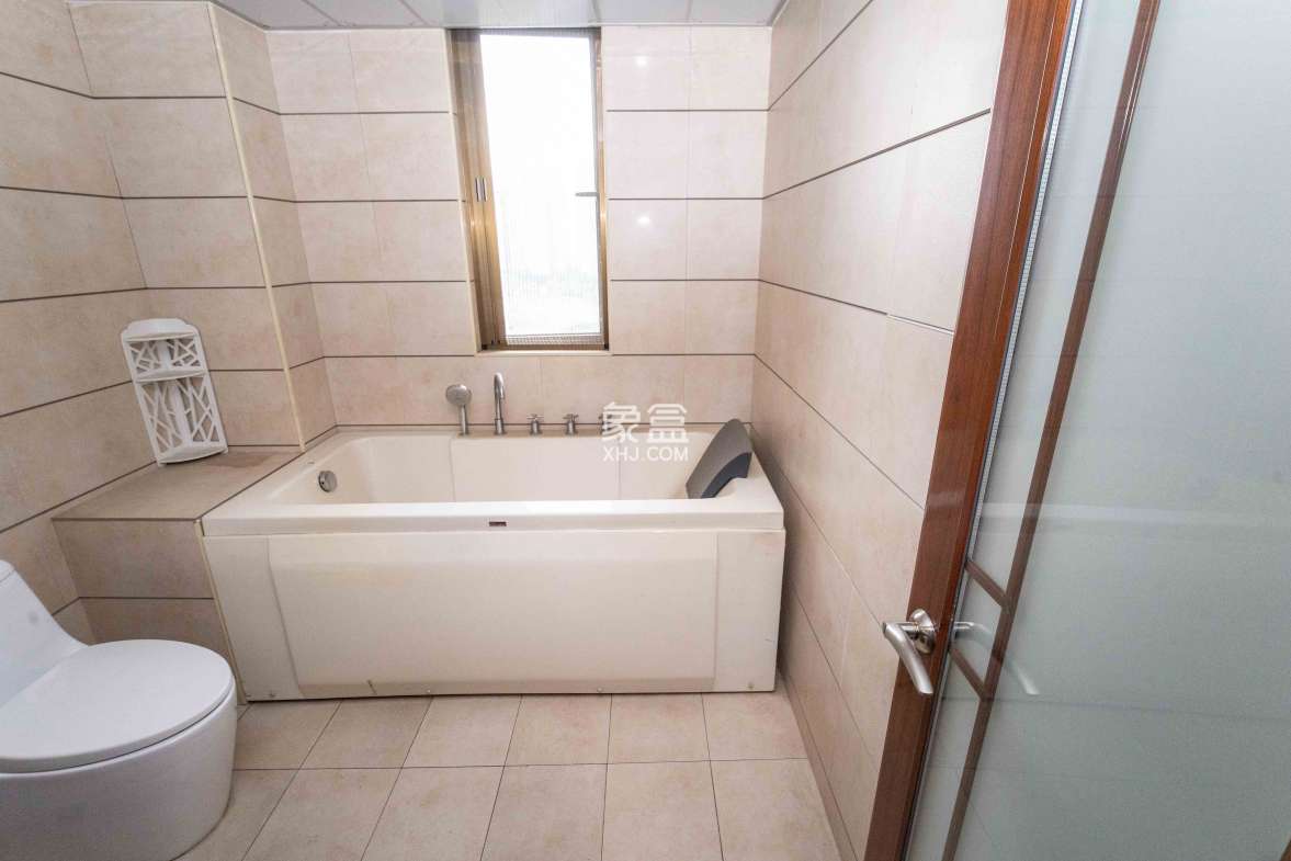 湘域熙岸  4室2厅2卫    238.0万 湘域熙岸  4室2厅2卫    238.0万卫生间