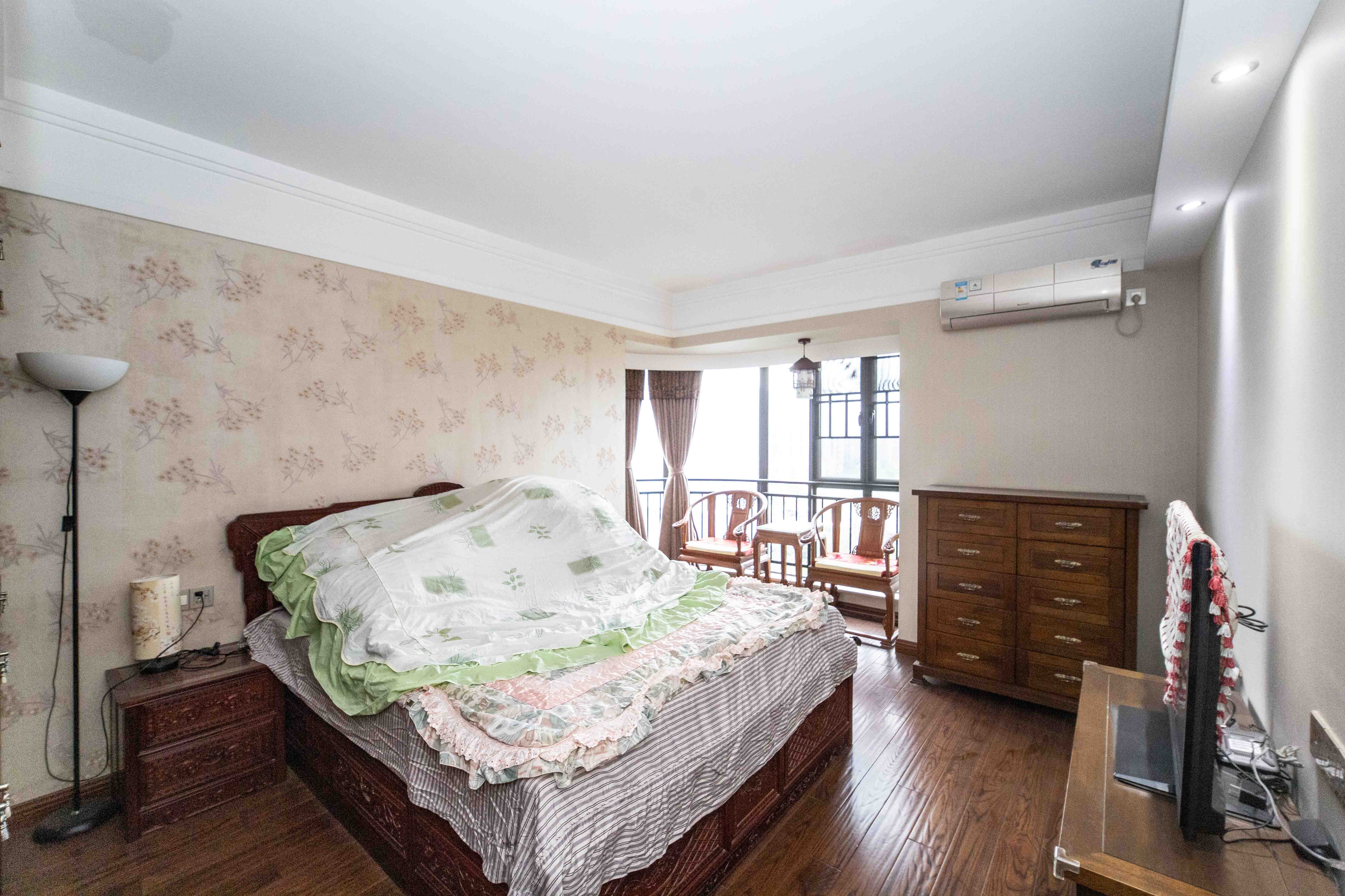 湘域熙岸  4室2厅2卫    238.0万 湘域熙岸  4室2厅2卫    238.0万卧室