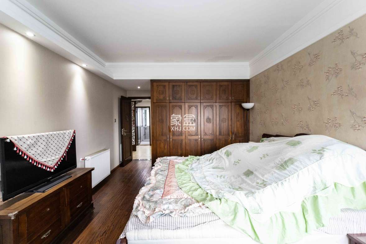 湘域熙岸  4室2厅2卫    238.0万 湘域熙岸  4室2厅2卫    238.0万卧室