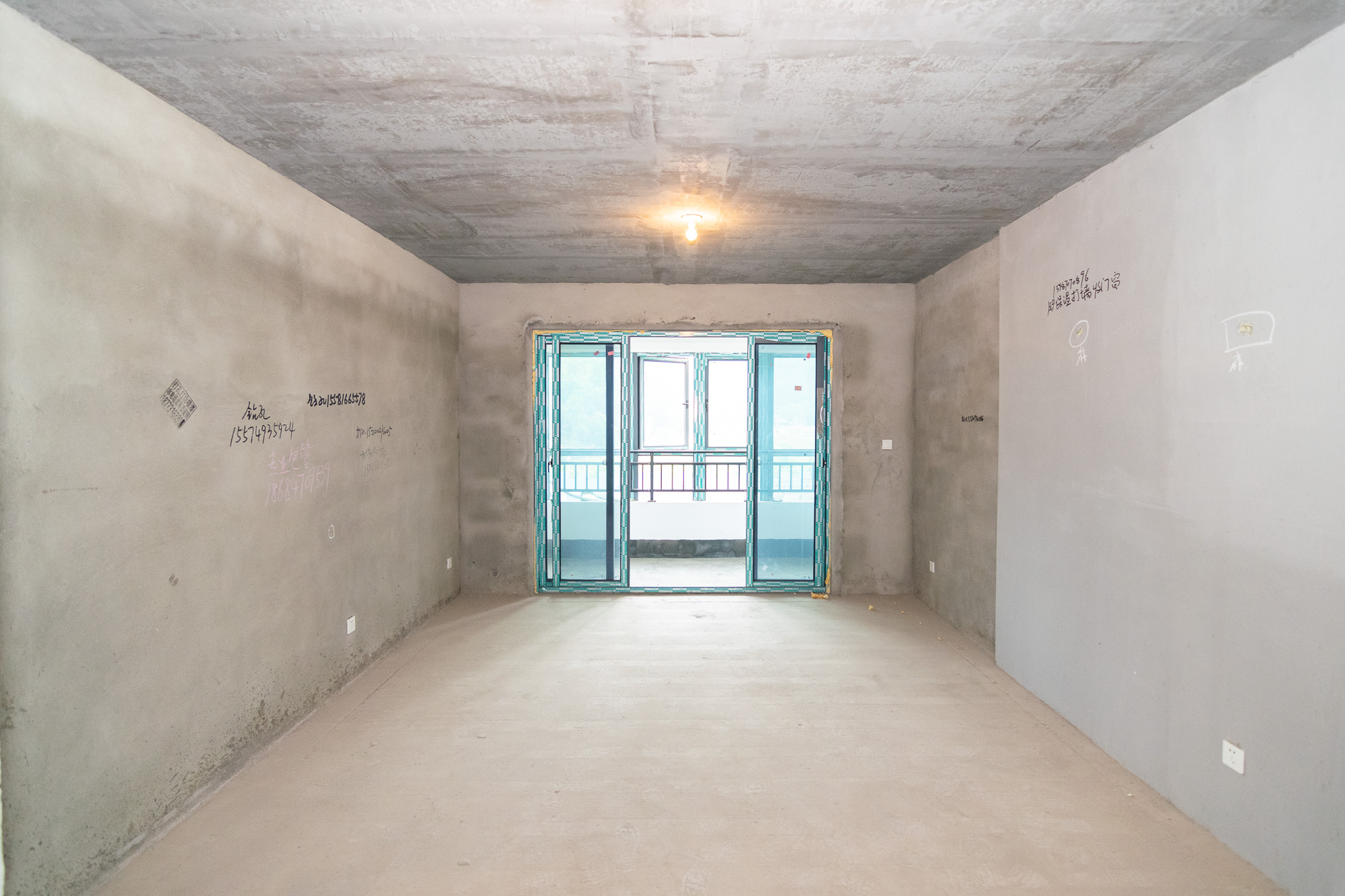 澳海谷山府 4室2厅2卫 114.5万 澳海谷山府 4室2厅2卫 114.5万客厅