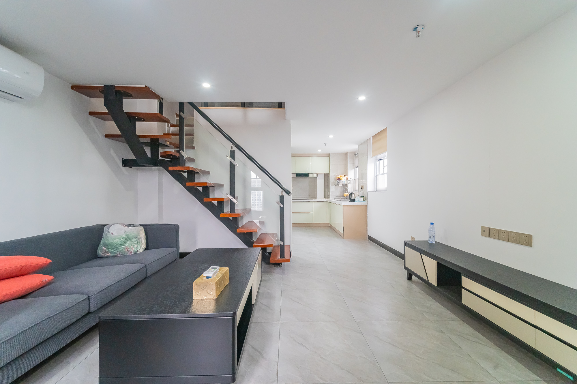 MOMA当代广场  2室1厅1卫    35.0万 MOMA当代广场  2室1厅1卫    35.0万客厅