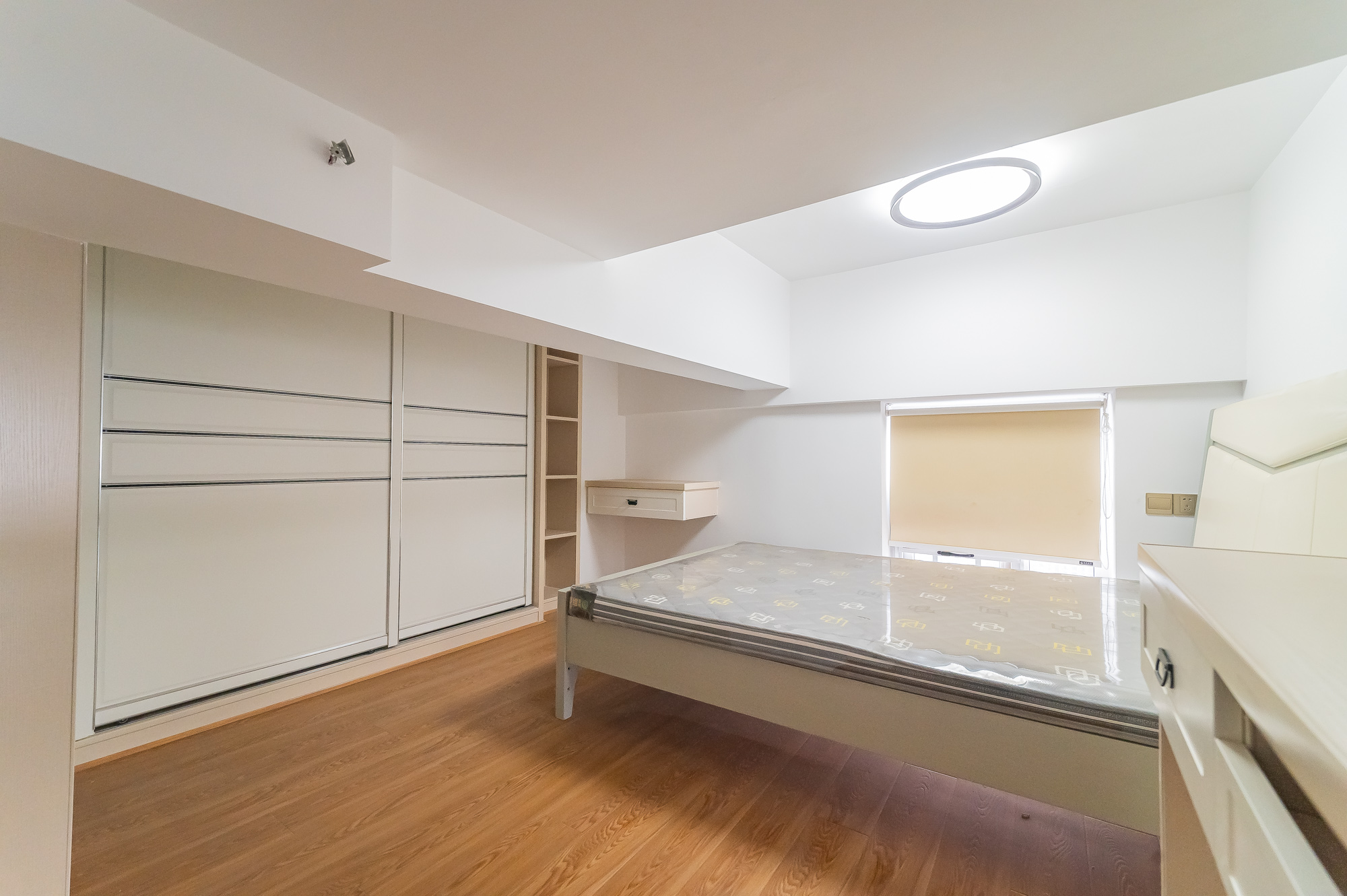 MOMA当代广场  2室1厅1卫    35.0万 MOMA当代广场  2室1厅1卫    35.0万卧室