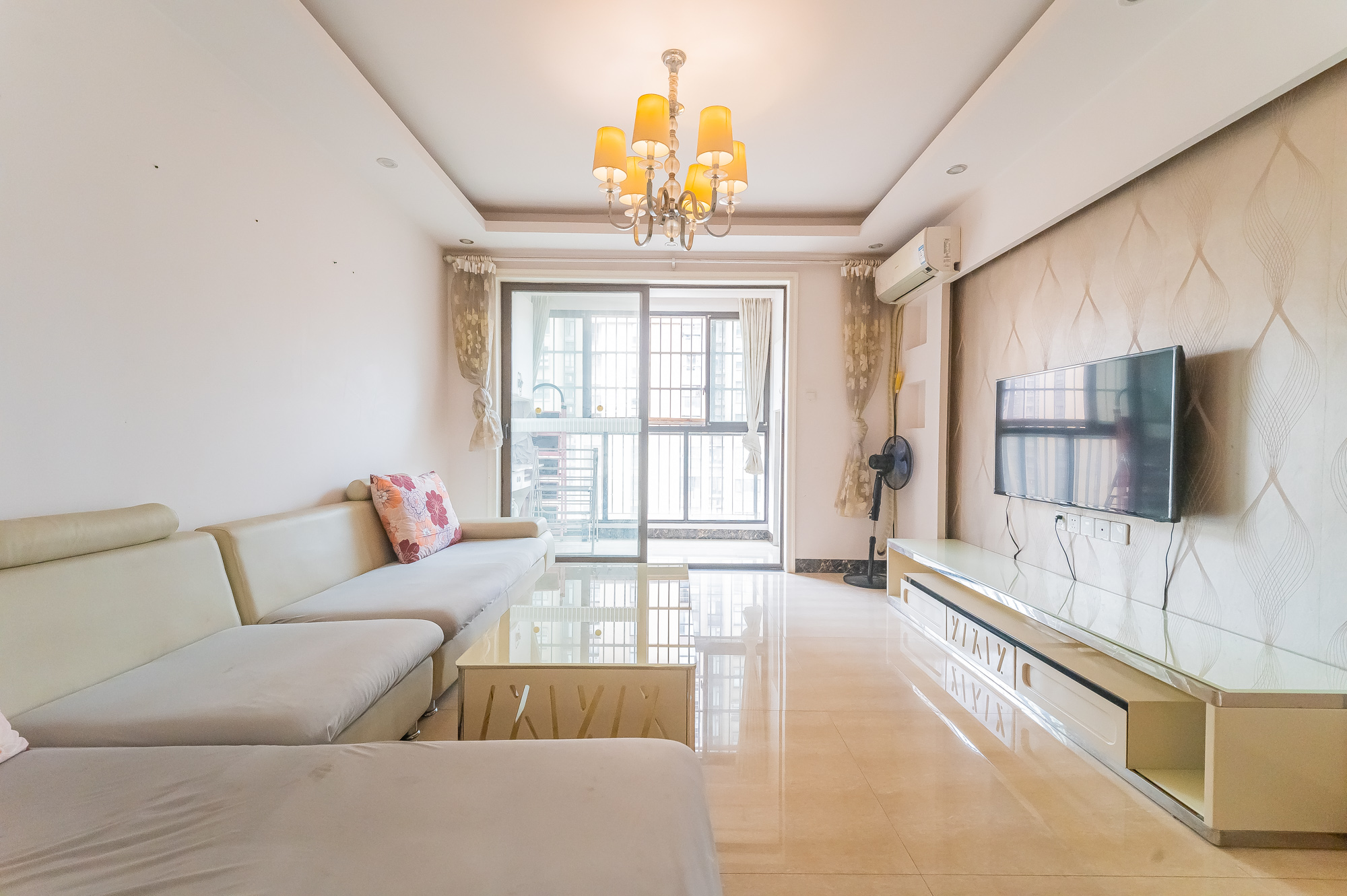 华润凤凰城三期  2室2厅1卫    58.0万 华润凤凰城三期  2室2厅1卫    58.0万客厅