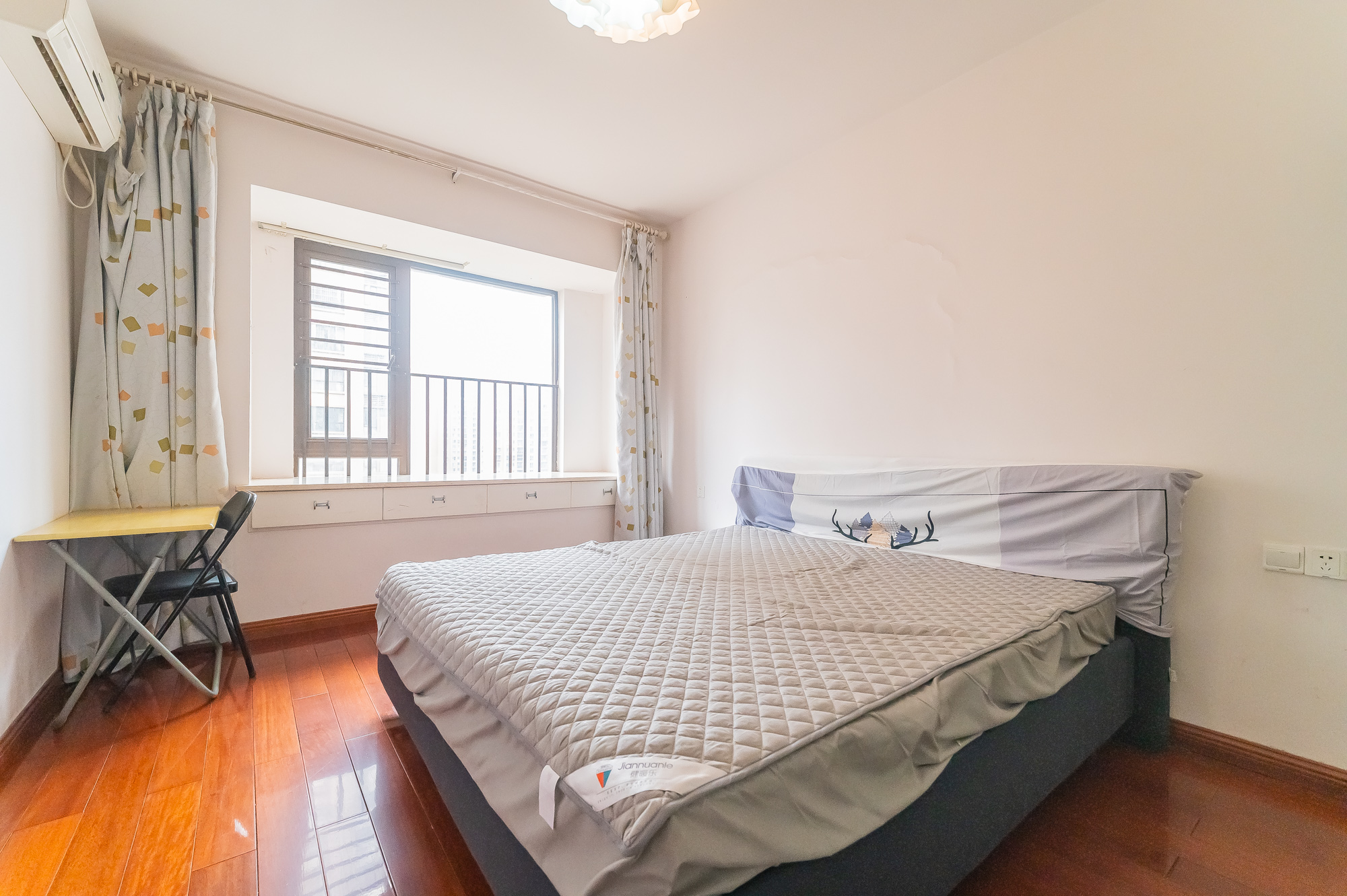 华润凤凰城三期  2室2厅1卫    58.0万 华润凤凰城三期  2室2厅1卫    58.0万卧室