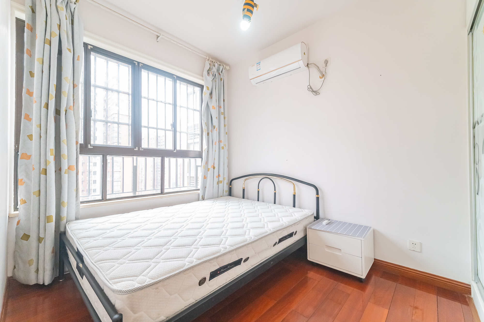 华润凤凰城三期  2室2厅1卫    58.0万 华润凤凰城三期  2室2厅1卫    58.0万卧室