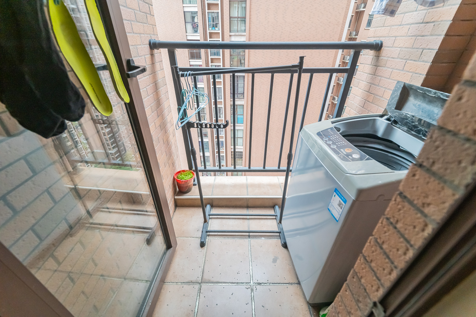 水岸世景  1室1厅1卫    25.8万 水岸世景  1室1厅1卫    25.8万阳台