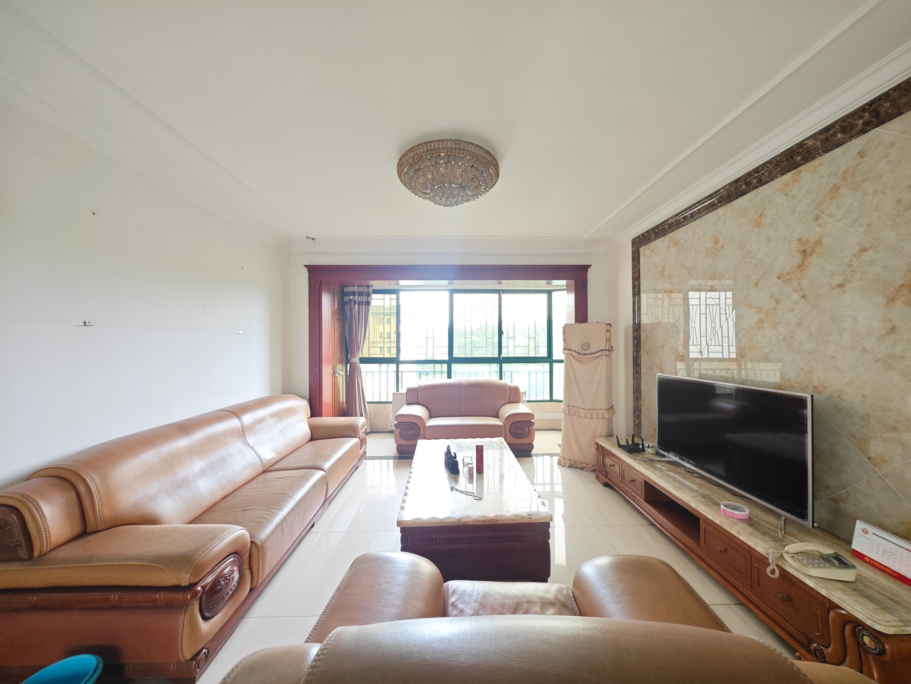 恒大城  5室2厅2卫    135.0万 恒大城  5室2厅2卫    135.0万