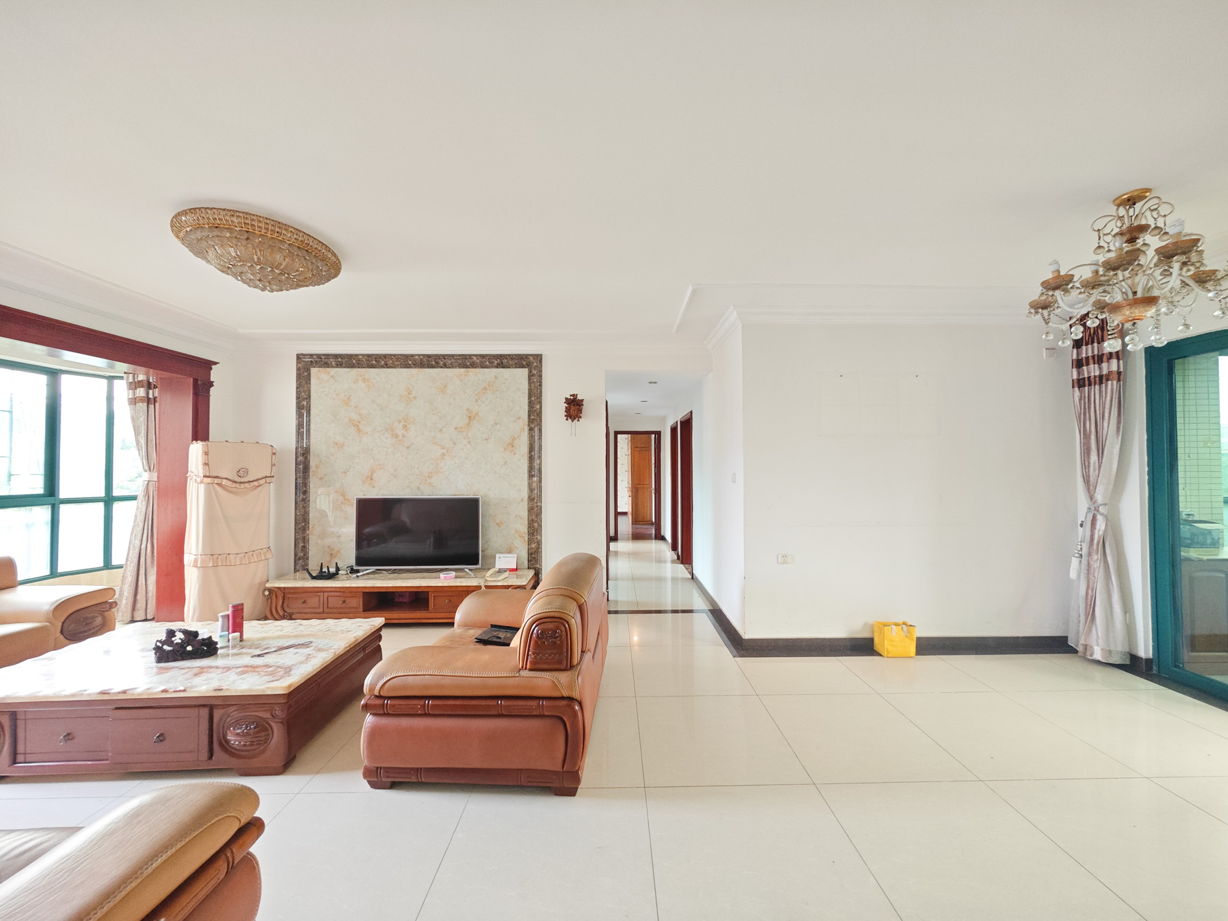 恒大城 5室2厅2卫 135.0万 恒大城 5室2厅2卫 135.0万客厅