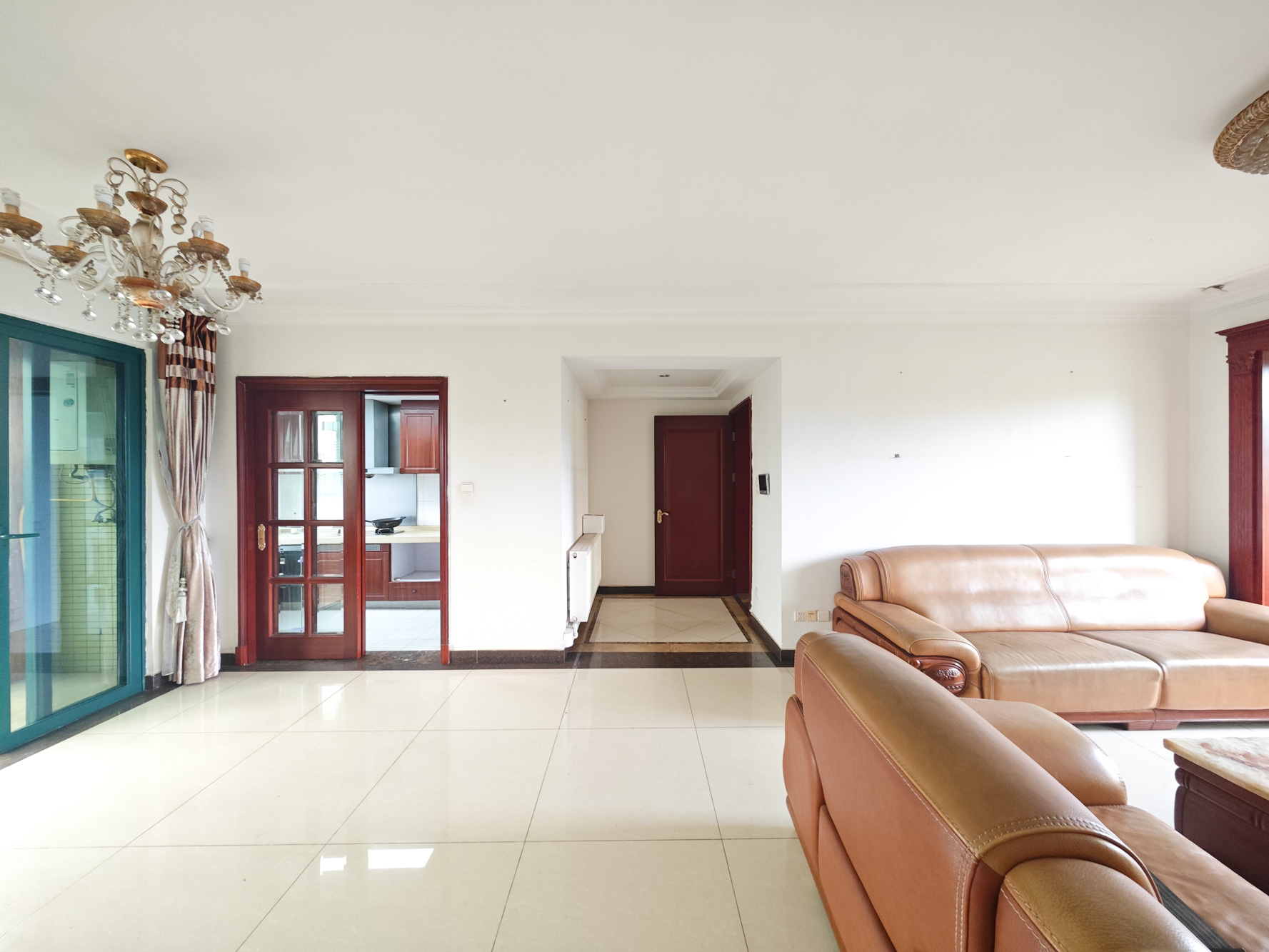 恒大城 5室2厅2卫 135.0万 恒大城 5室2厅2卫 135.0万客厅