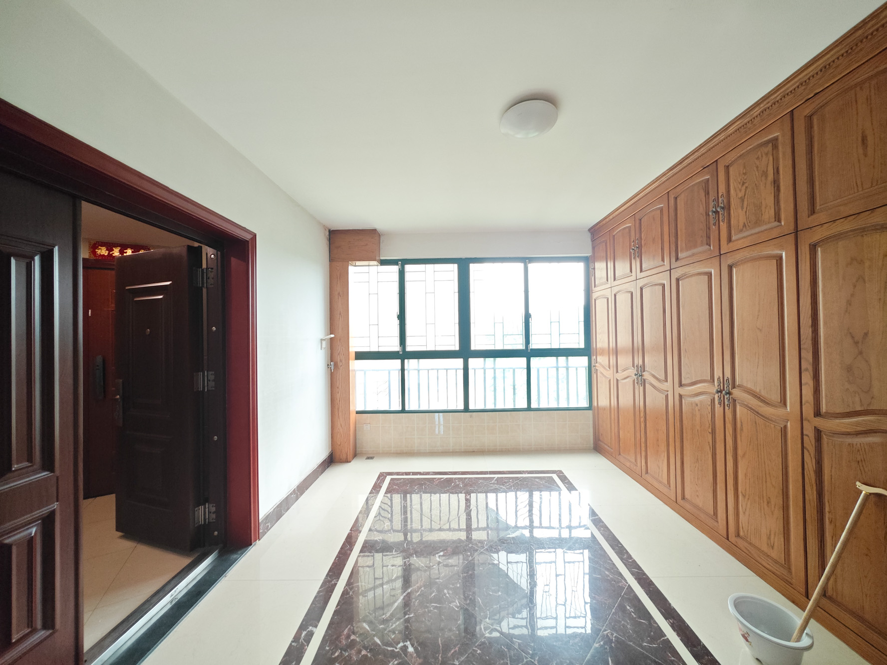 恒大城 5室2厅2卫 135.0万 恒大城 5室2厅2卫 135.0万卧室