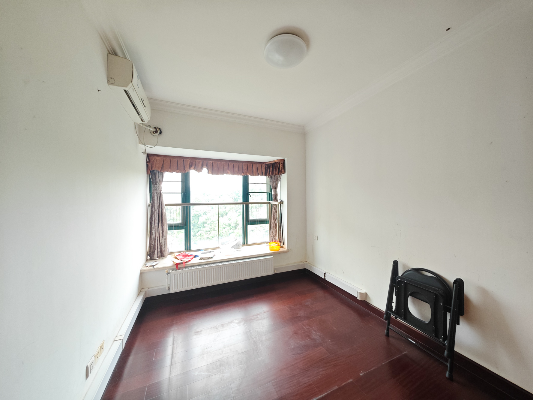 恒大城 5室2厅2卫 135.0万 恒大城 5室2厅2卫 135.0万卧室