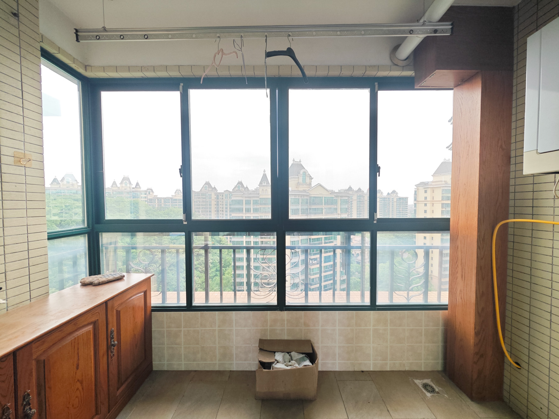 恒大城 5室2厅2卫 135.0万 恒大城 5室2厅2卫 135.0万阳台