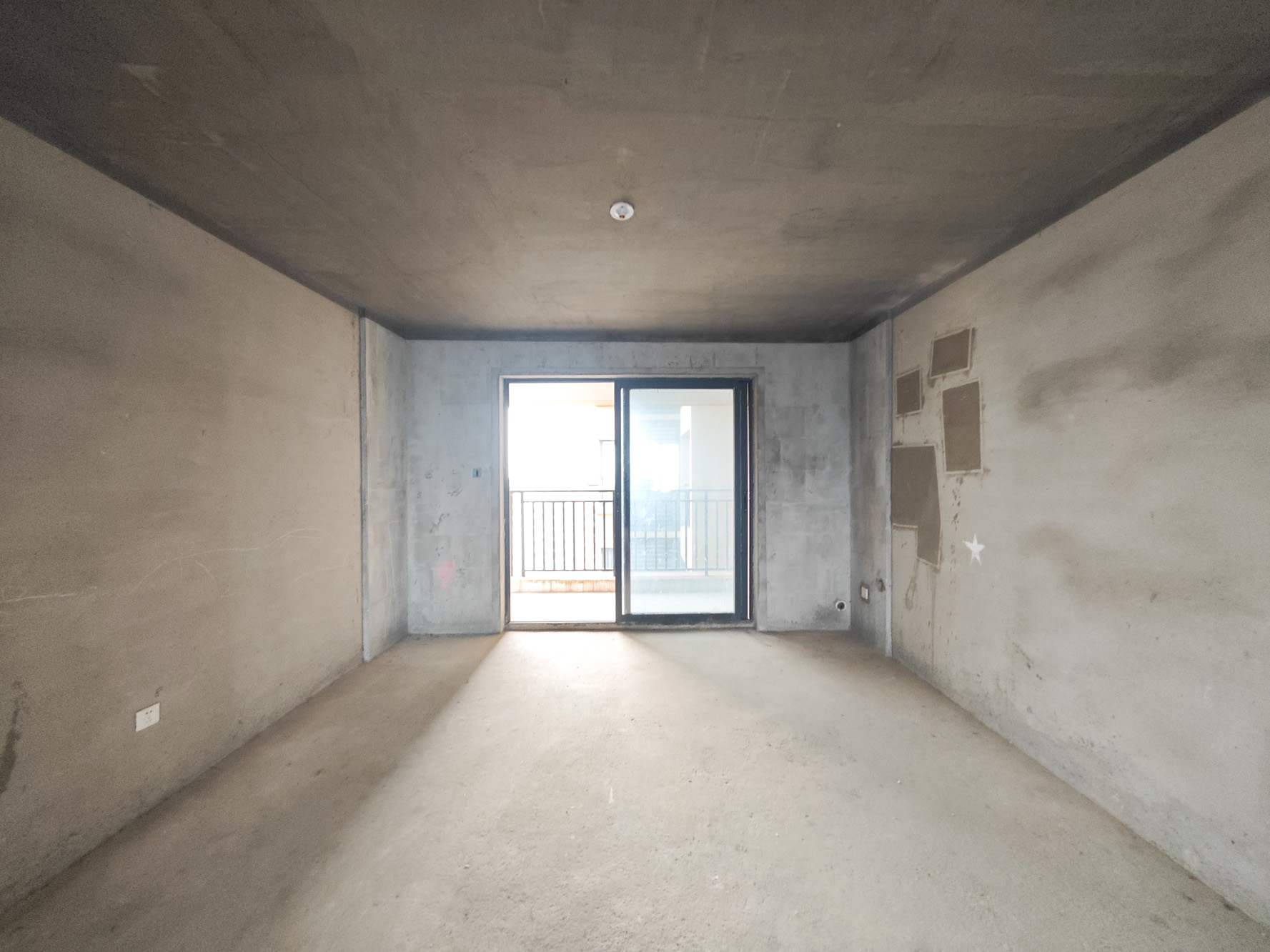 中建嘉和城  4室2厅2卫   135.00万