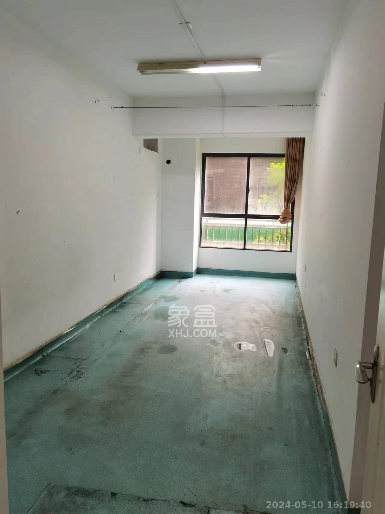 和美星城  4室2厅2卫   1500.00元/月室内图