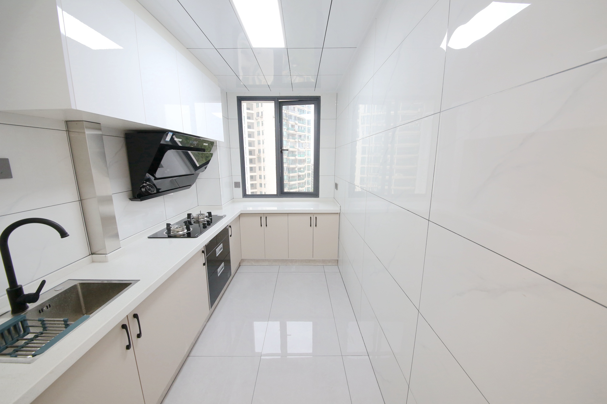 新华联家园  3室2厅2卫    149.8万厨房