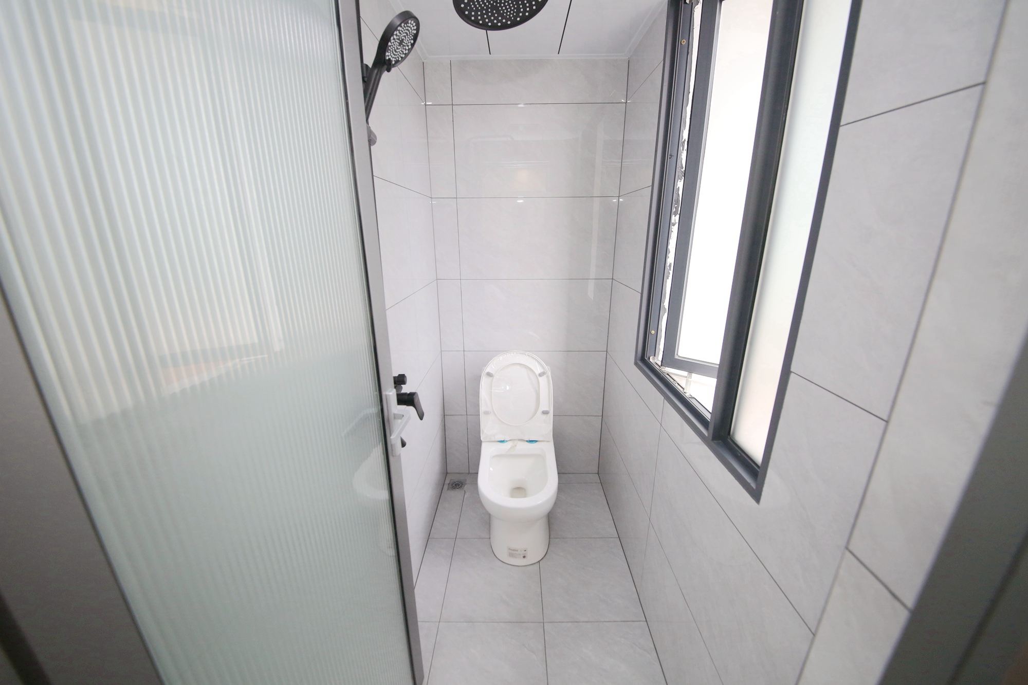 新华联家园  3室2厅2卫    149.8万卫生间