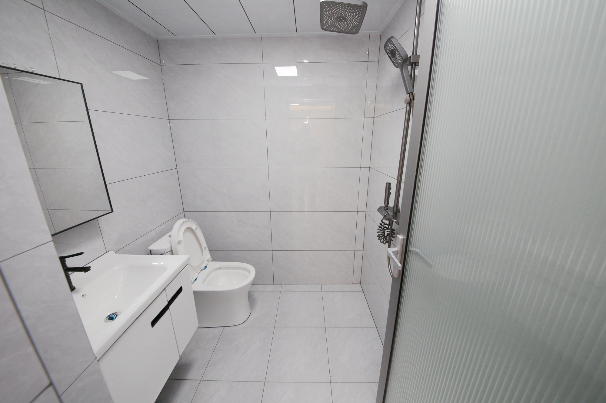 新华联家园  3室2厅2卫    149.8万卫生间