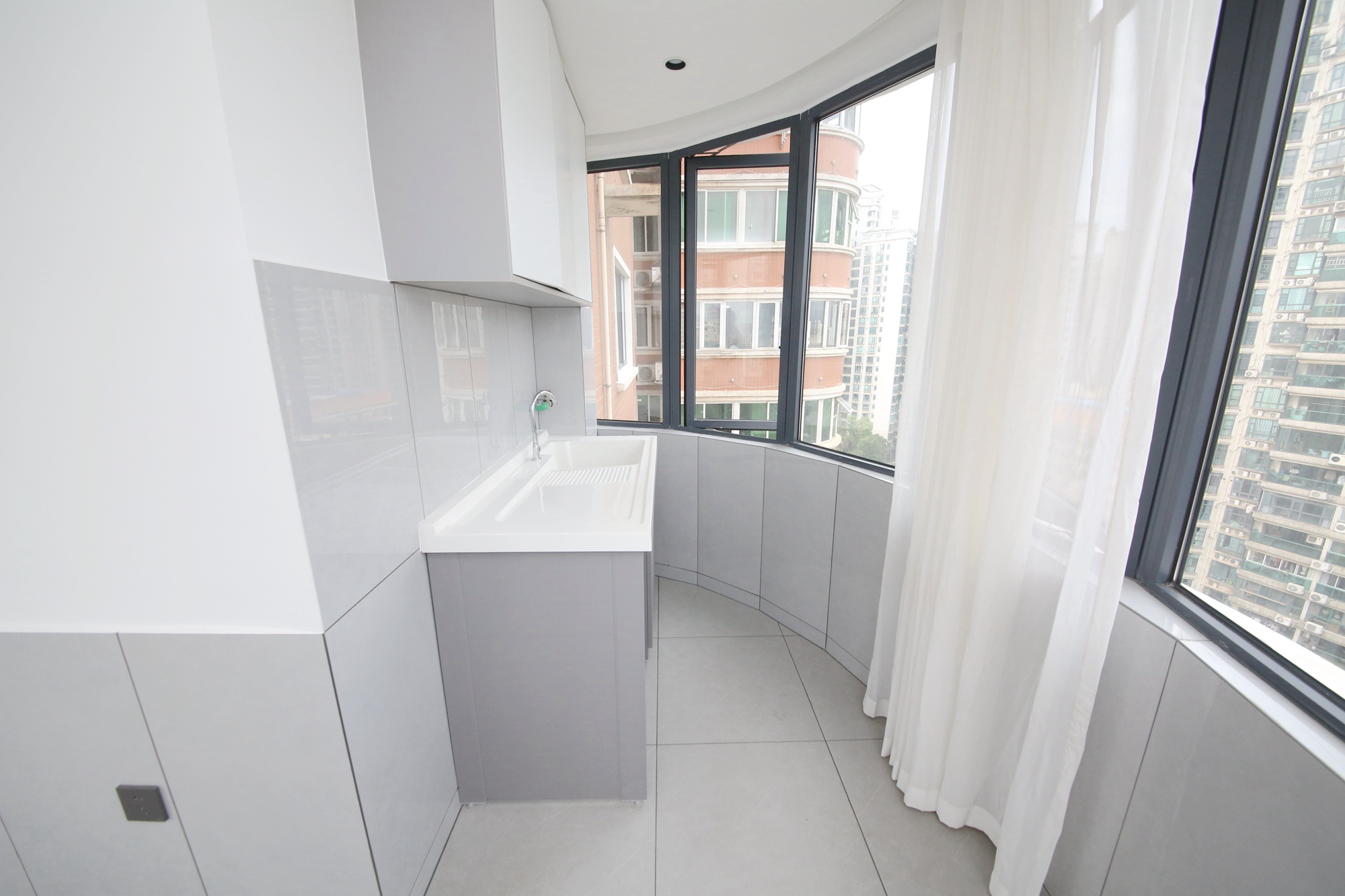 新华联家园  3室2厅2卫    149.8万阳台