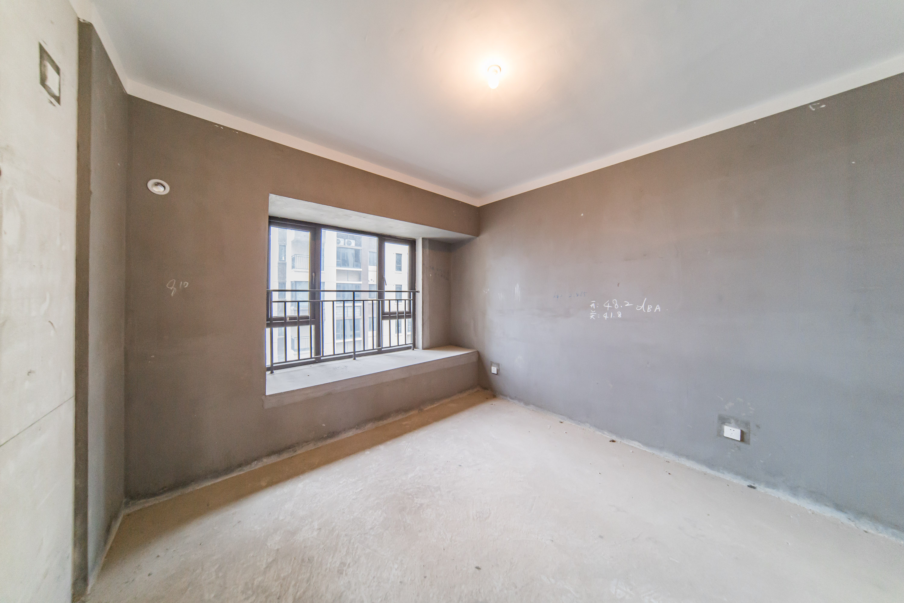 蓝光雍锦半岛  4室2厅2卫    128.0万卧室