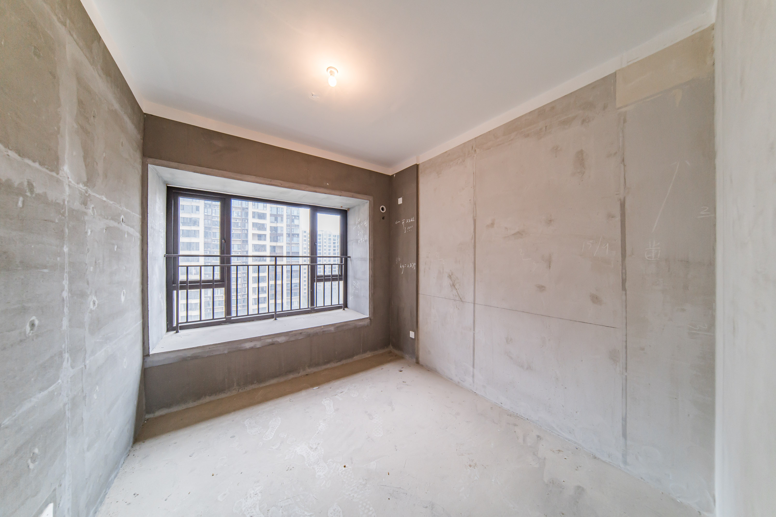 蓝光雍锦半岛  4室2厅2卫    128.0万卧室