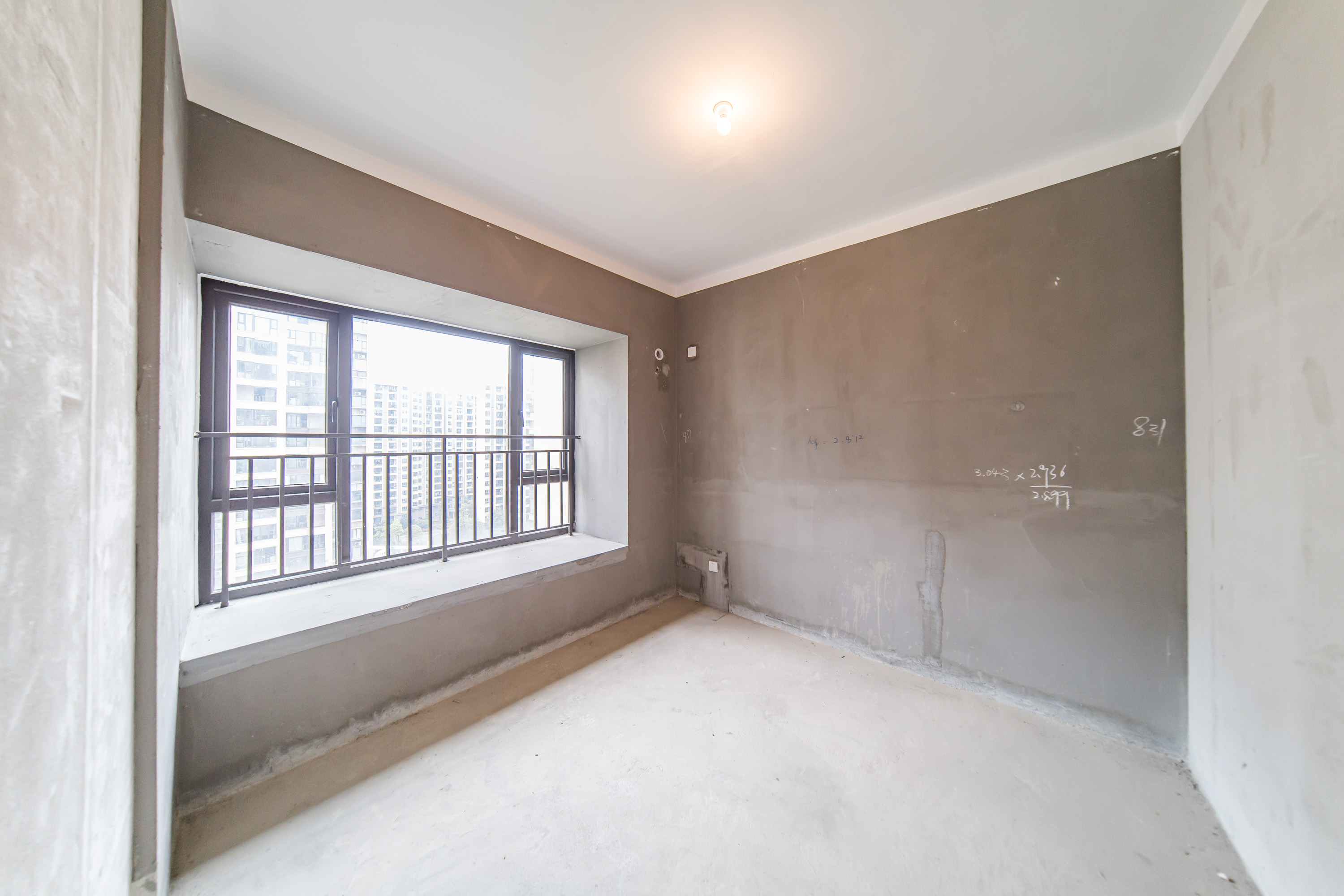 蓝光雍锦半岛  4室2厅2卫    128.0万卧室