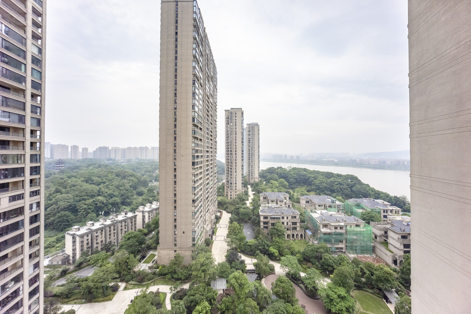 中建江山壹号  4室2厅3卫   409.00万其他