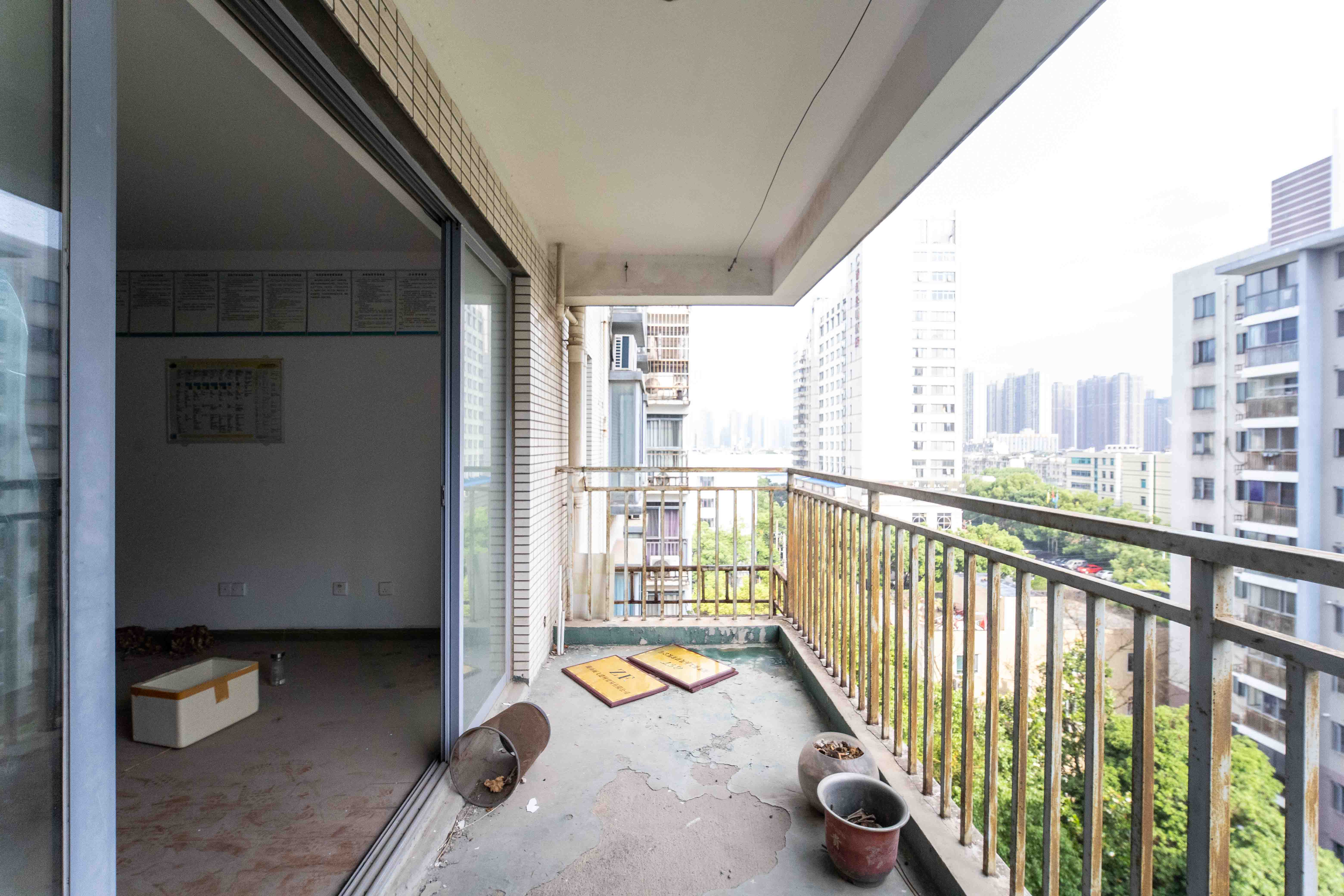 银港水晶城  4室2厅2卫    159.68万阳台