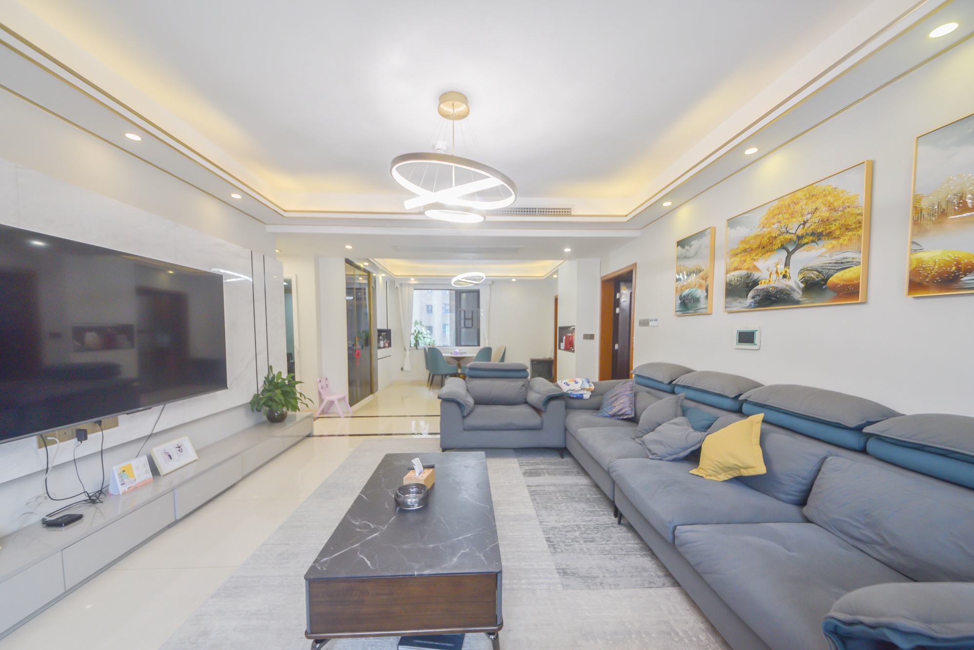 长房天翼未来城 4室2厅2卫 238.0万 长房天翼未来城 4室2厅2卫 238.0万客厅