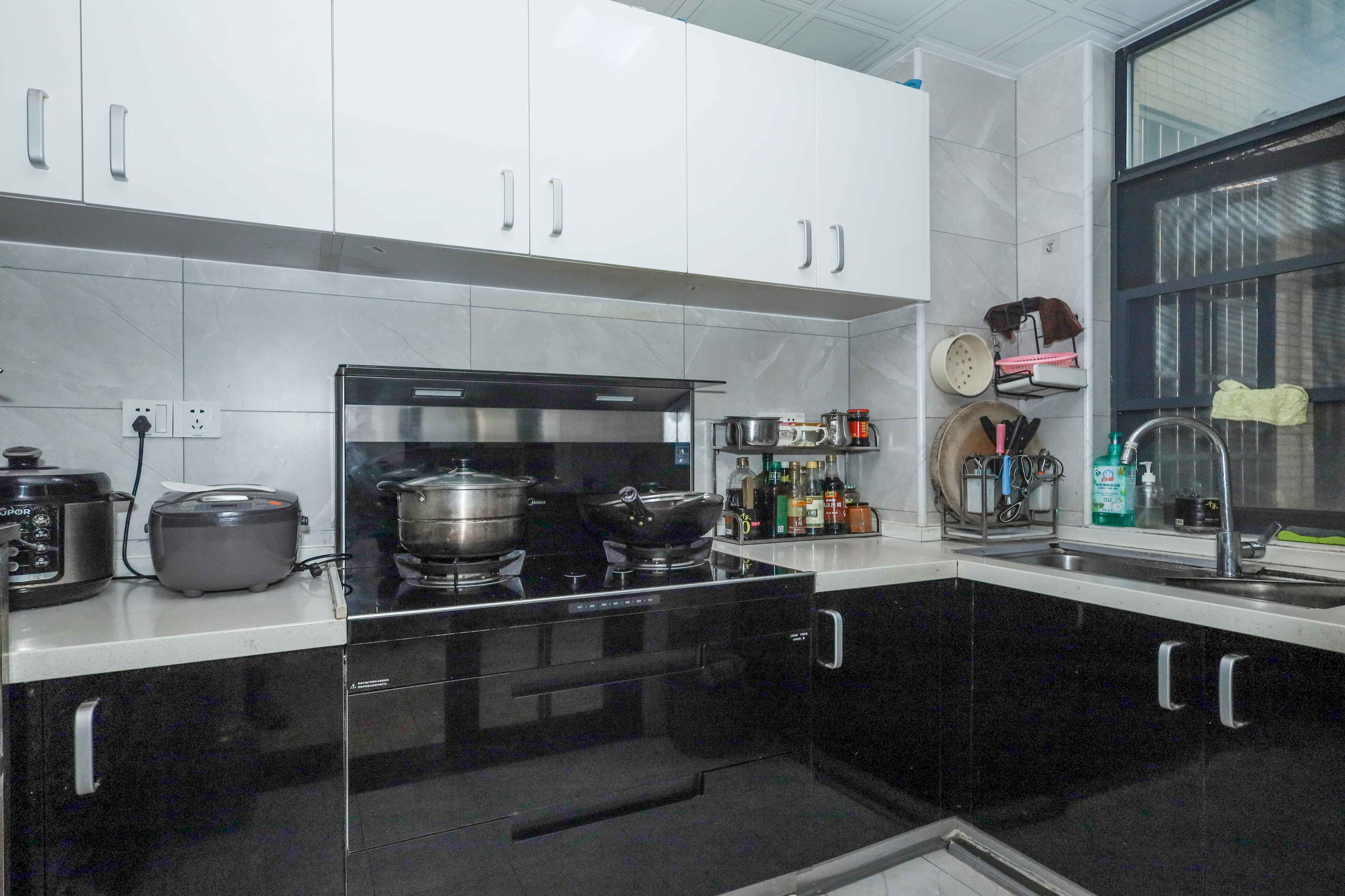 天元涉外景园B区  4室2厅2卫    118.0万 天元涉外景园B区  4室2厅2卫    118.0万厨房