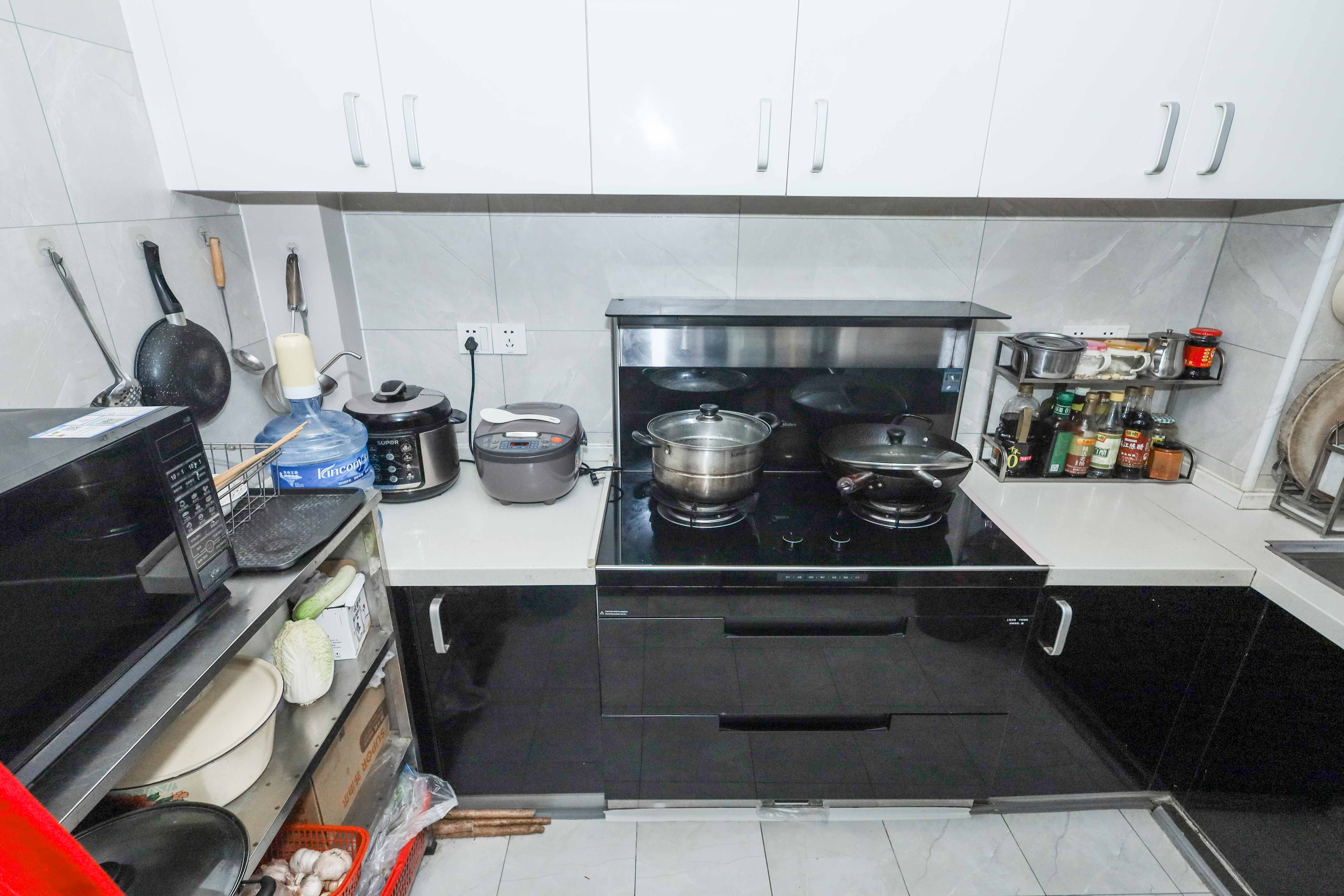 天元涉外景园B区  4室2厅2卫    118.0万 天元涉外景园B区  4室2厅2卫    118.0万厨房