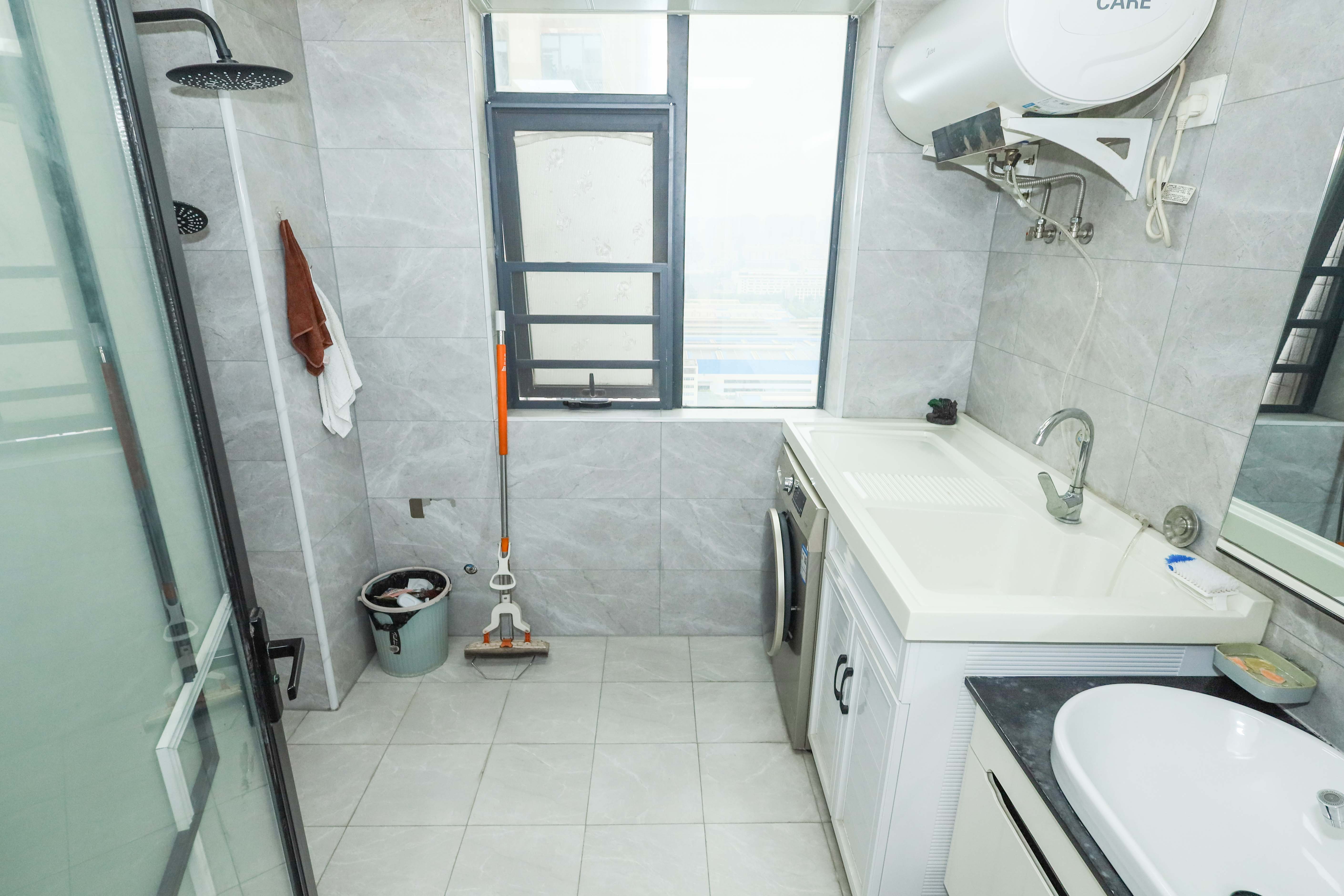 天元涉外景园B区  4室2厅2卫    118.0万 天元涉外景园B区  4室2厅2卫    118.0万卫生间