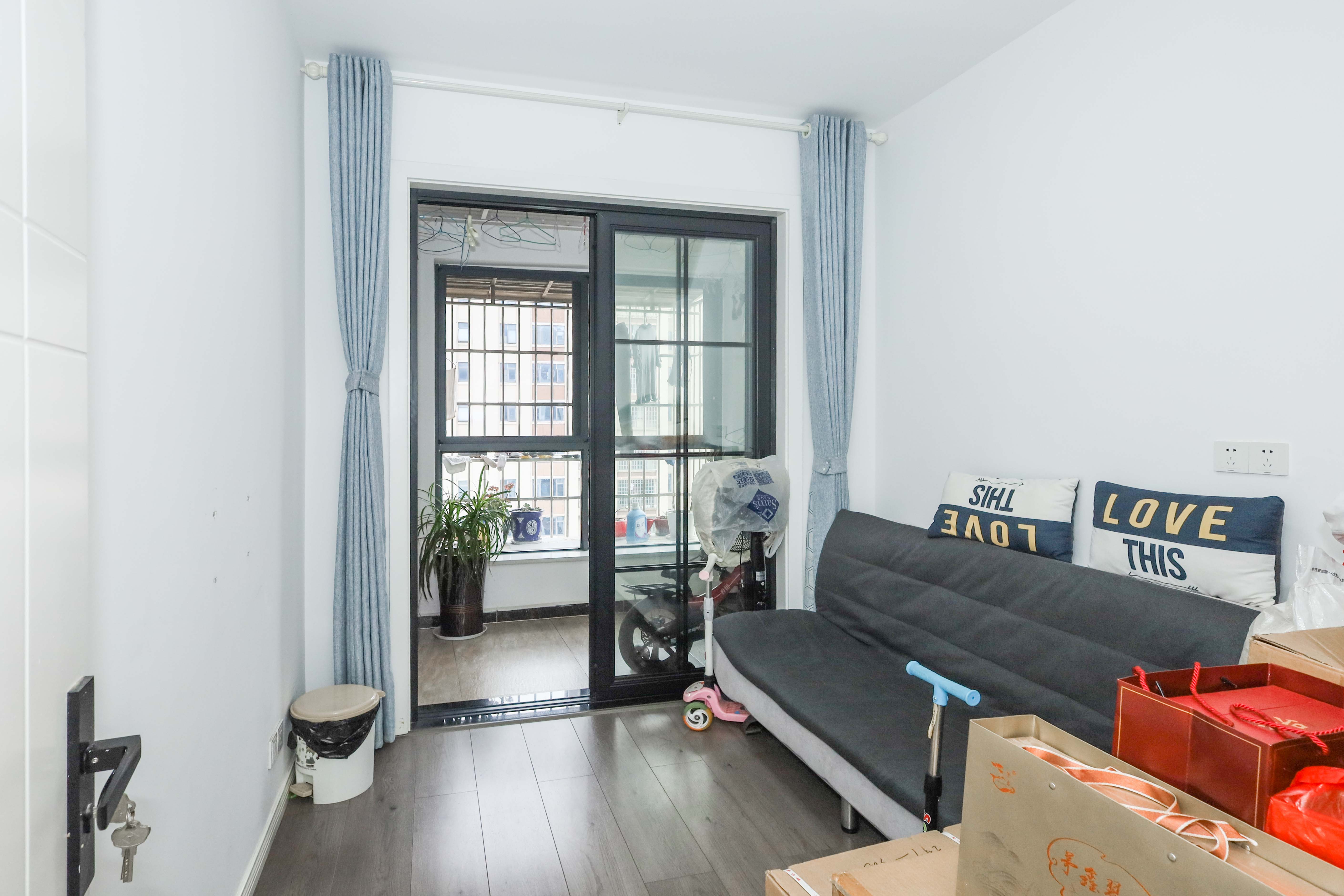 天元涉外景园B区  4室2厅2卫    118.0万 天元涉外景园B区  4室2厅2卫    118.0万卧室