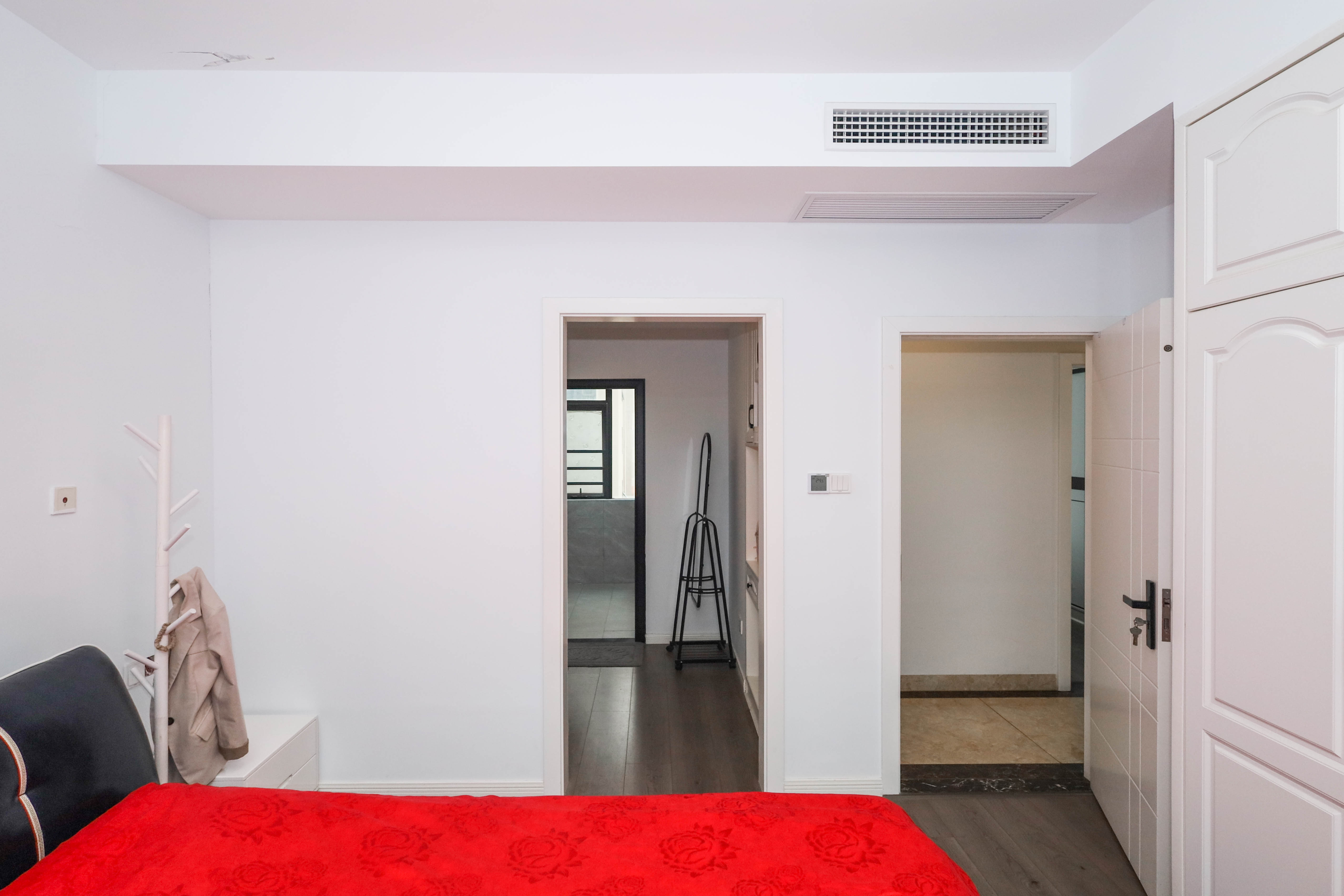 天元涉外景园B区  4室2厅2卫    118.0万 天元涉外景园B区  4室2厅2卫    118.0万卧室