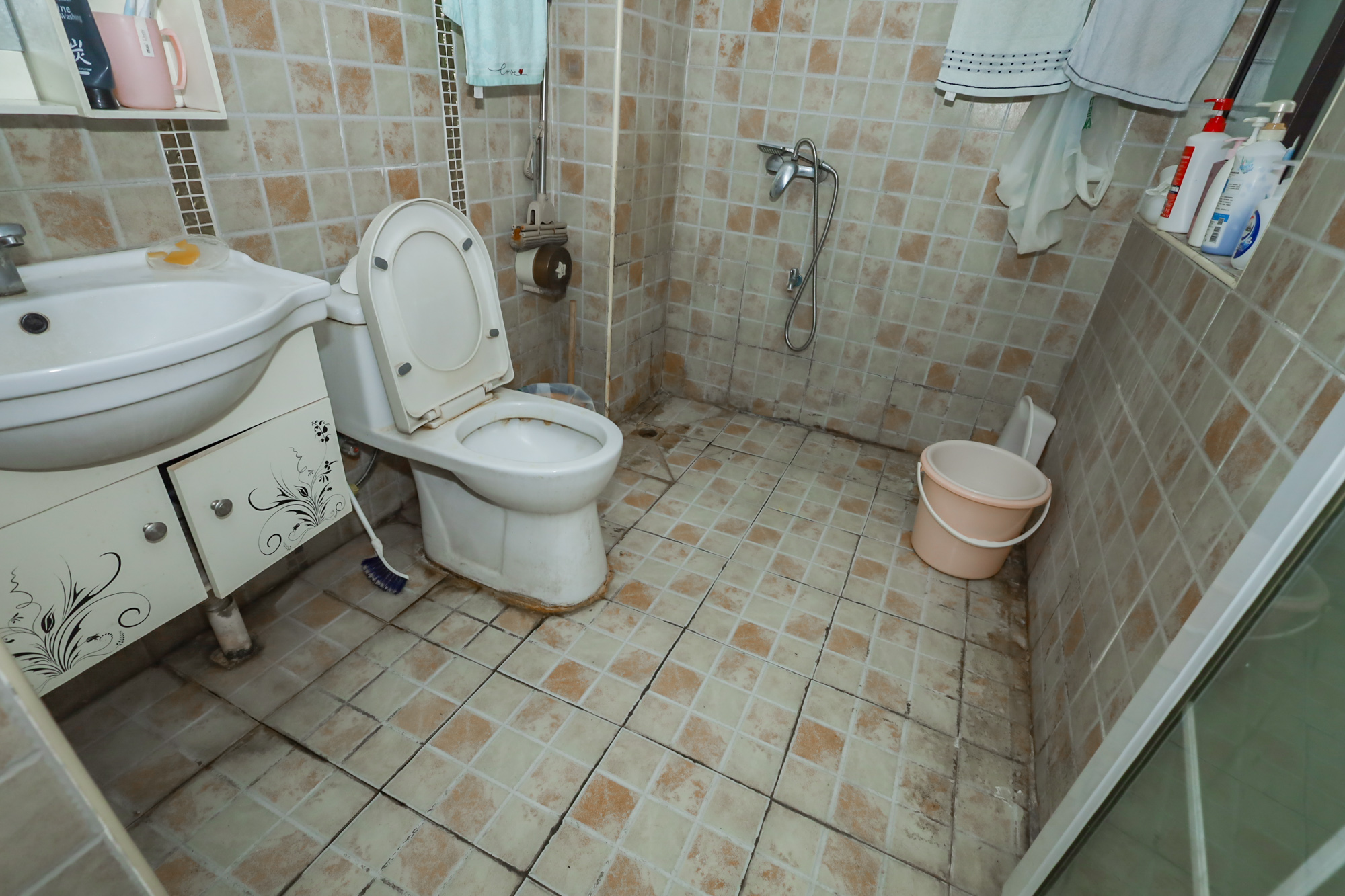 绿地中央广场  3室2厅1卫    110.0万 绿地中央广场  3室2厅1卫    110.0万卫生间