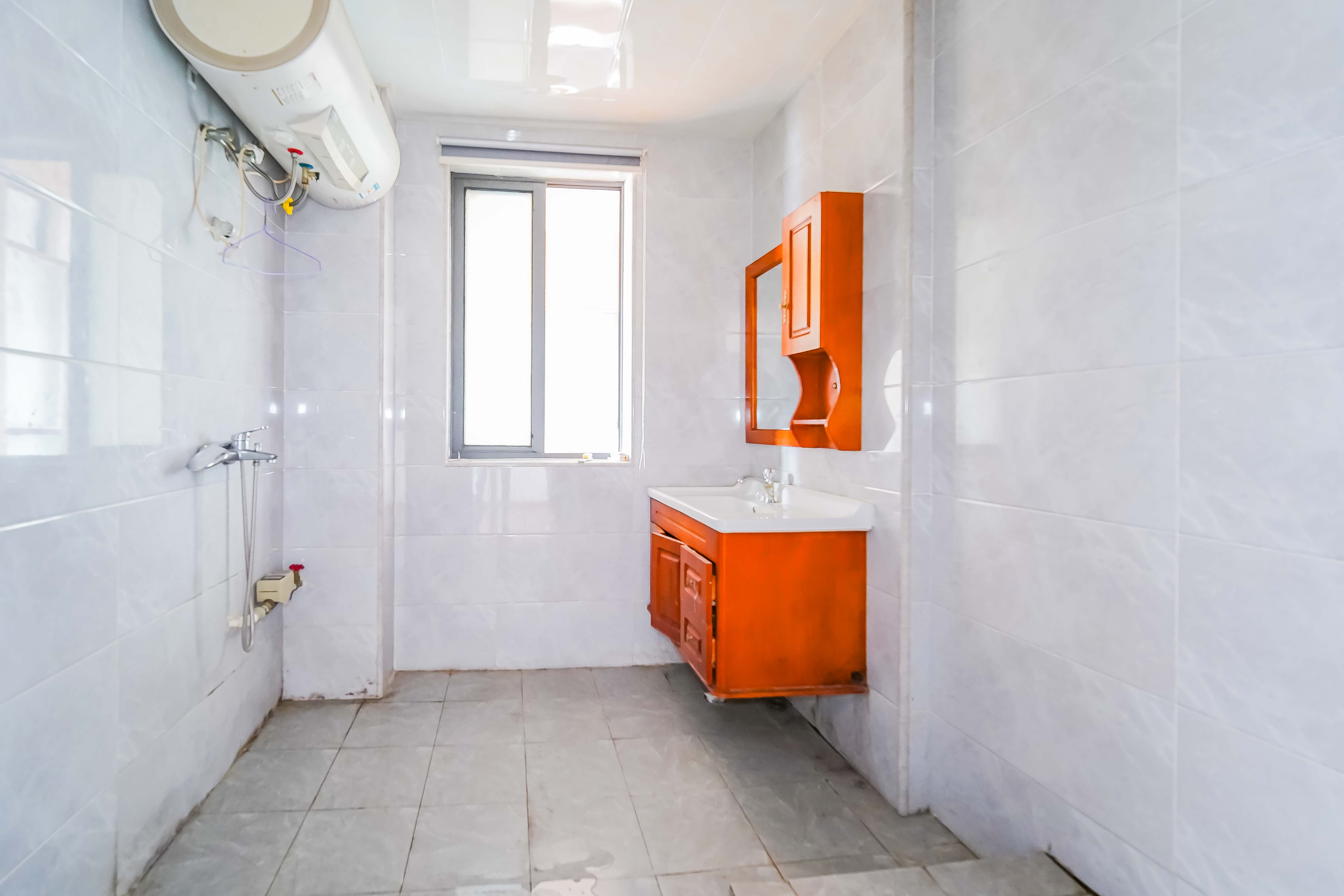 中城丽景香山园 4室2厅1卫 130.0万 中城丽景香山园 4室2厅1卫 130.0万卫生间