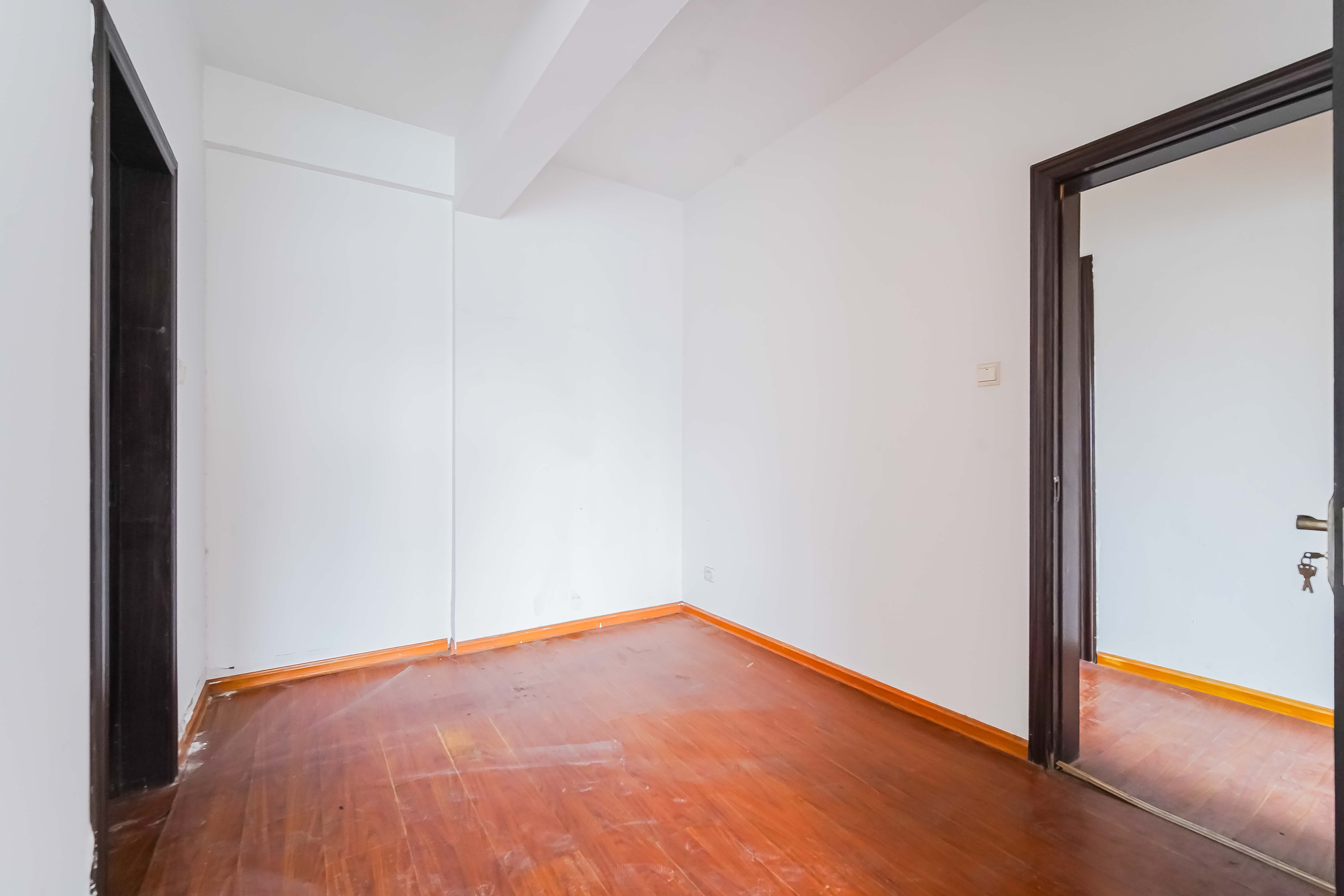 中城丽景香山园 4室2厅1卫 130.0万 中城丽景香山园 4室2厅1卫 130.0万卧室