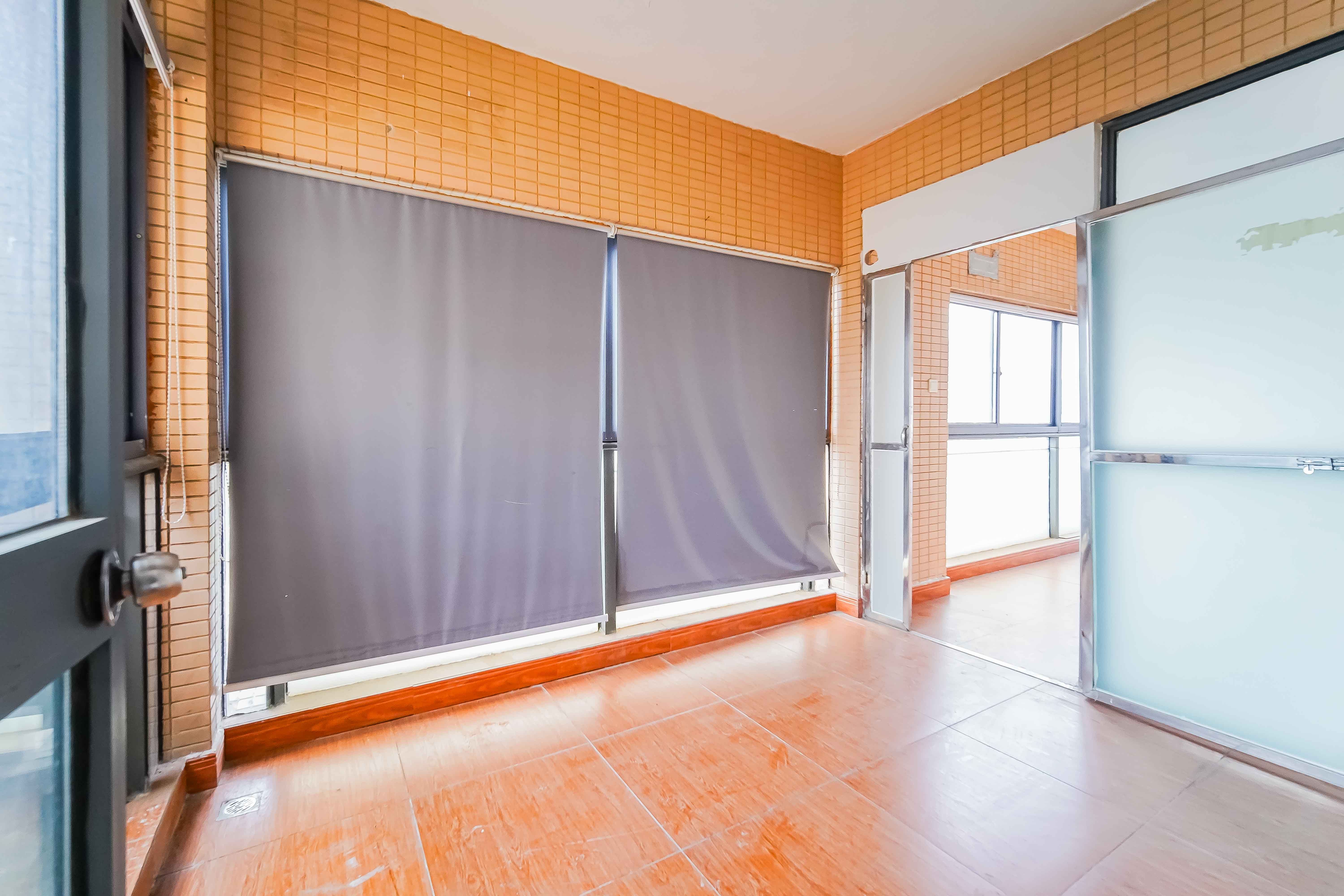 中城丽景香山园  4室2厅1卫   148.00万阳台