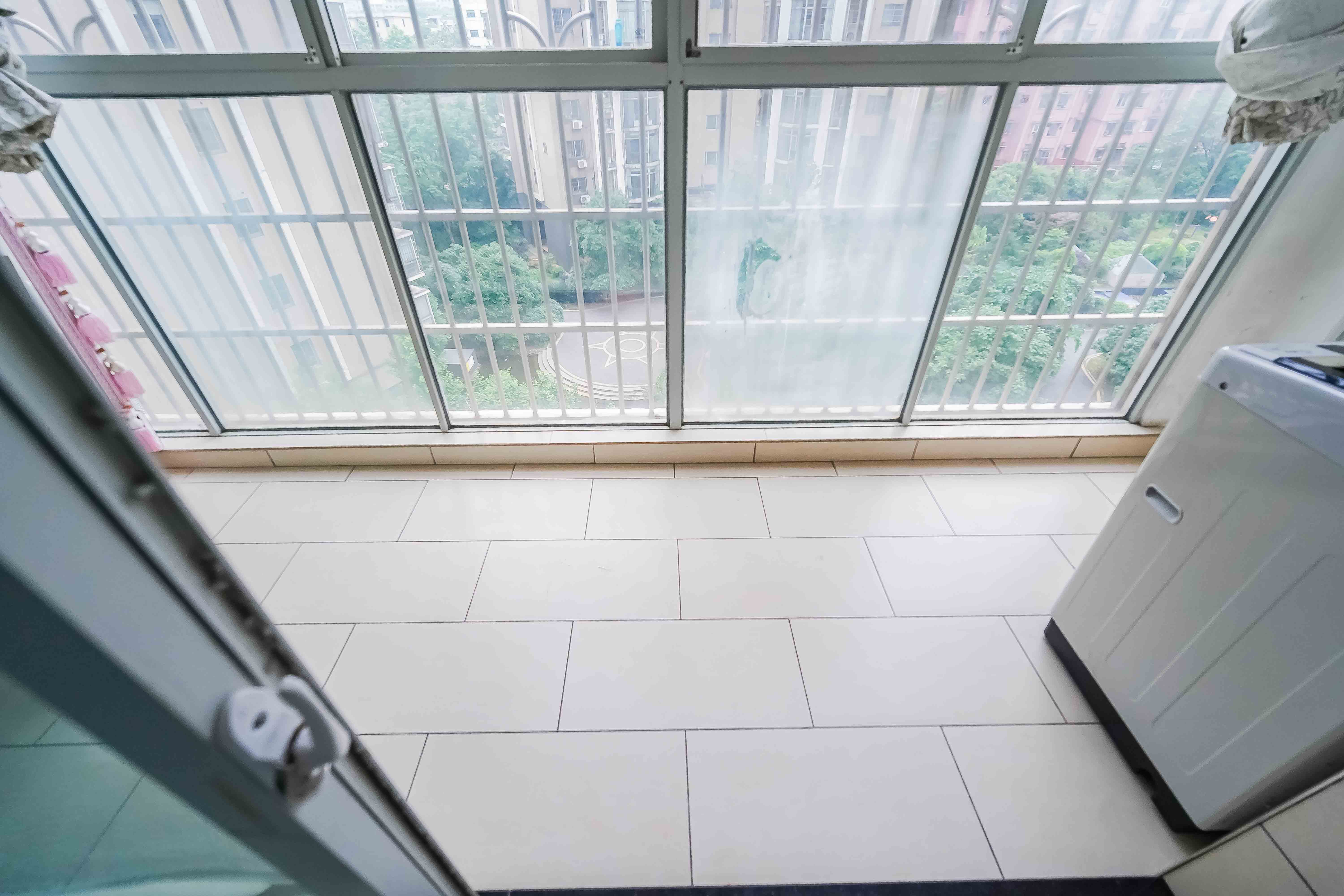 汇城上筑  3室2厅1卫    90.0万阳台