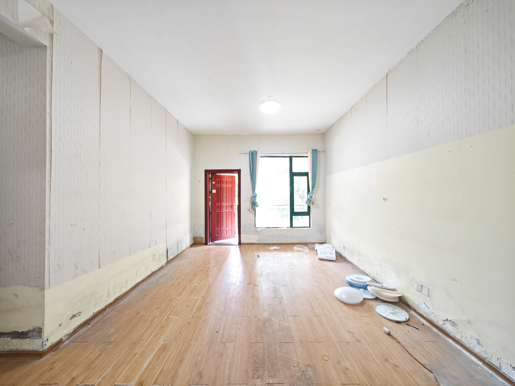 恒大城  3室2厅1卫    95.0万 恒大城  3室2厅1卫    95.0万客厅