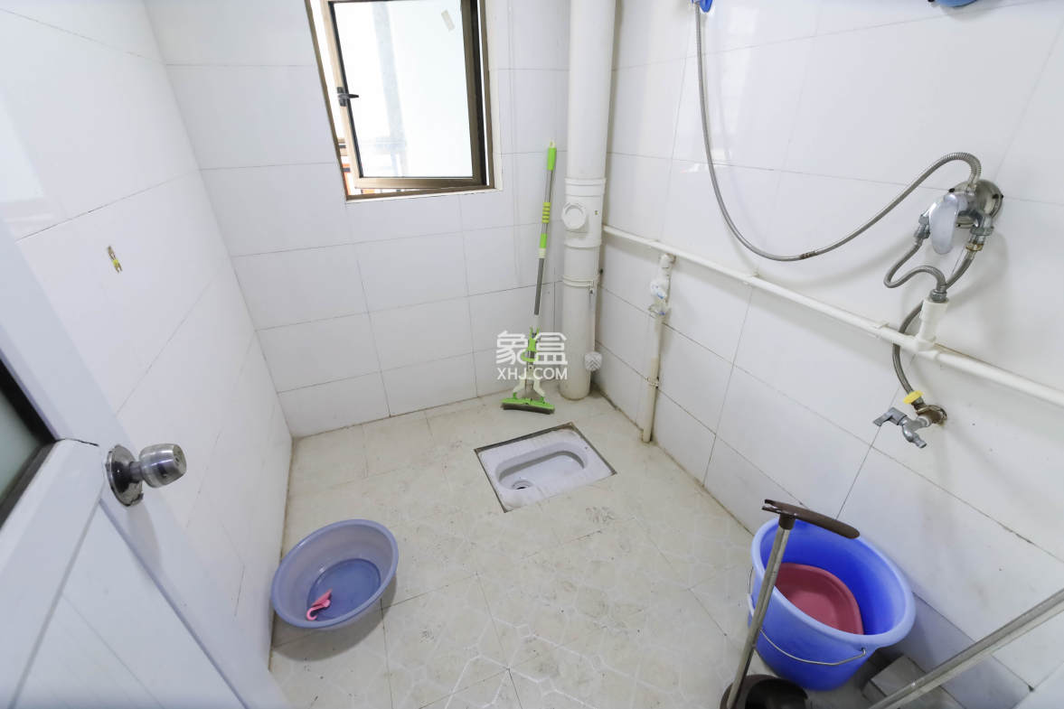 中天瑞景  3室2厅2卫    119.0万 中天瑞景  3室2厅2卫    119.0万卫生间