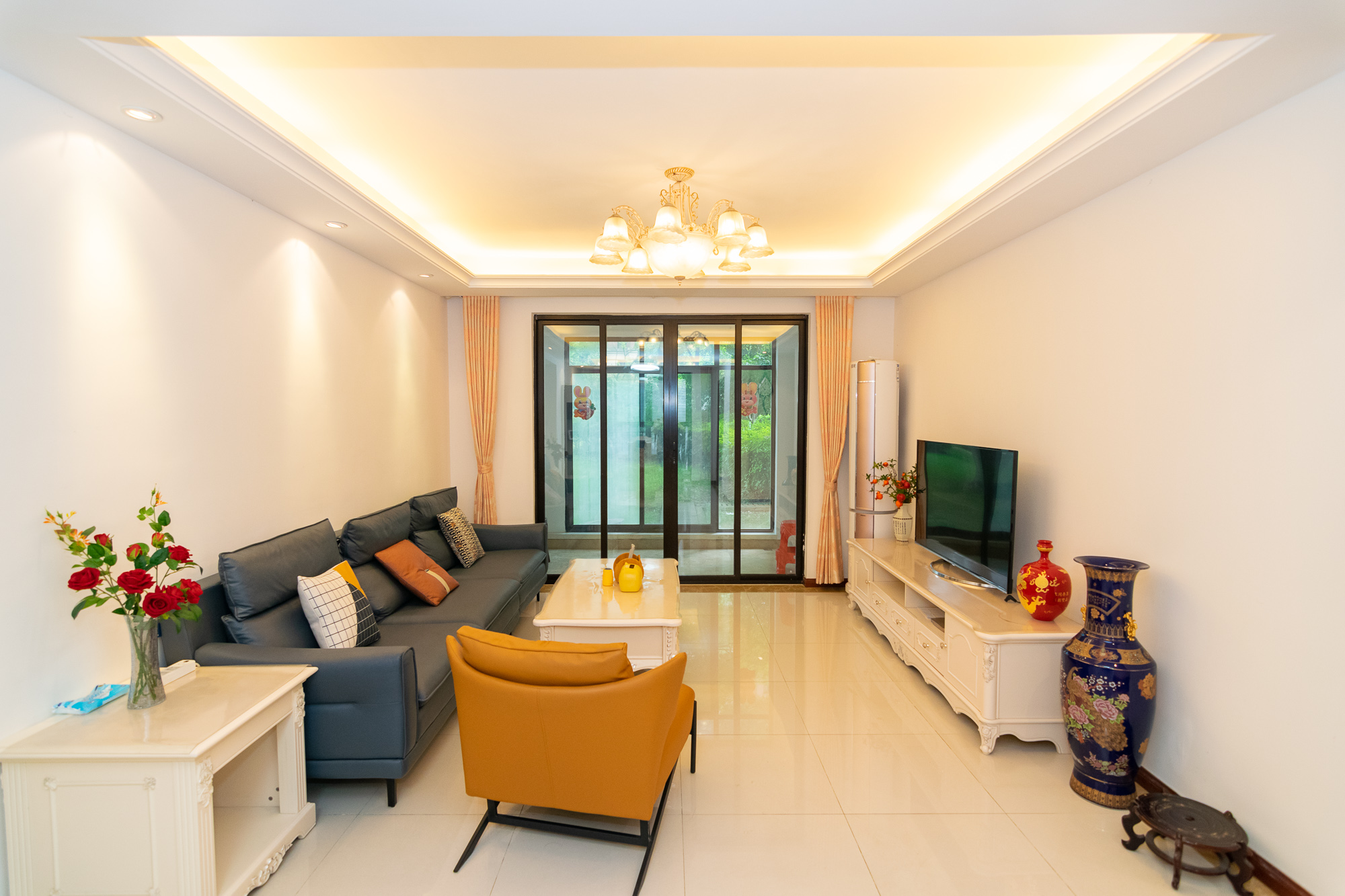 新城国际花都 3室2厅2卫 94.8万 新城国际花都 3室2厅2卫 94.8万客厅