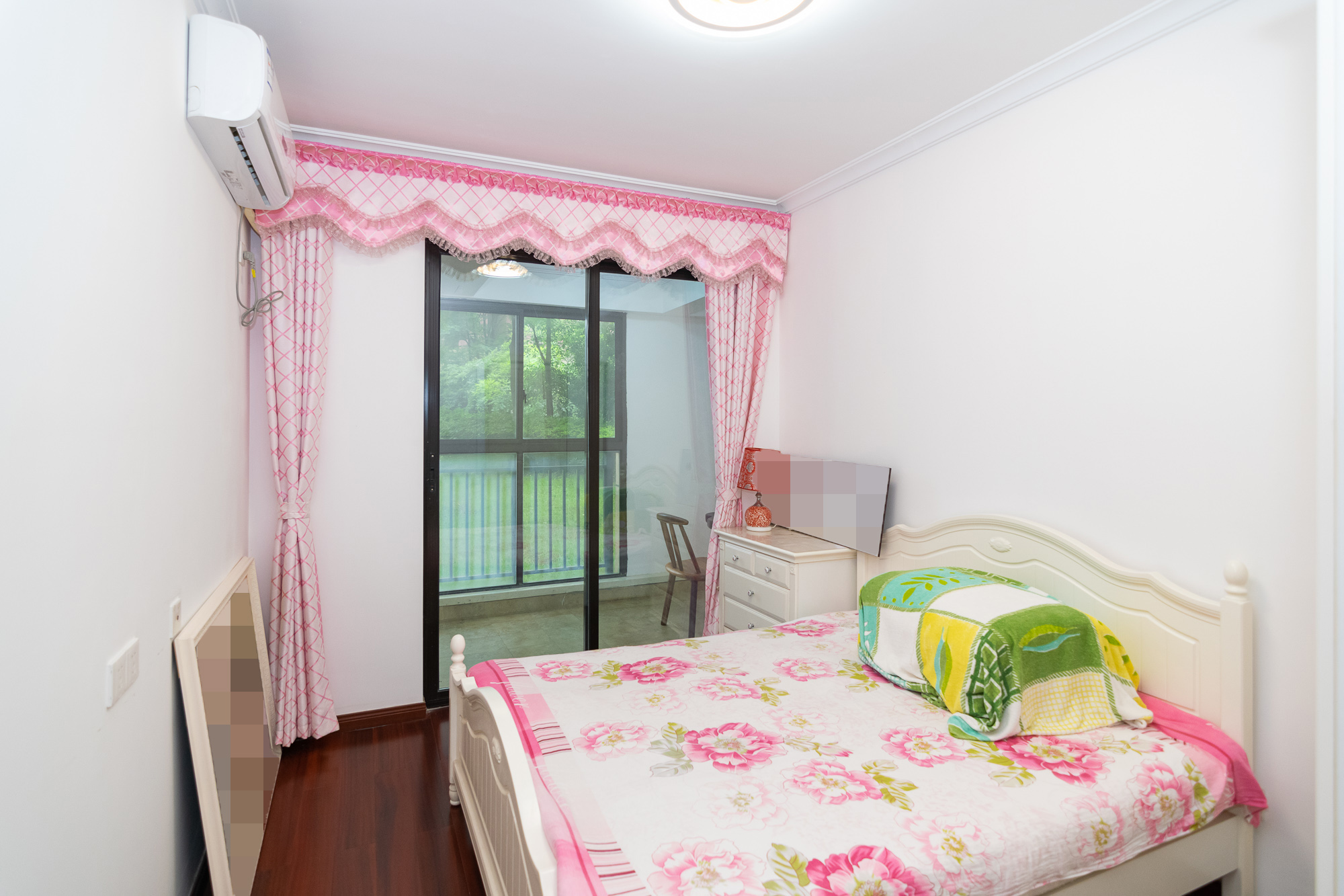 新城国际花都 3室2厅2卫 94.8万 新城国际花都 3室2厅2卫 94.8万卧室