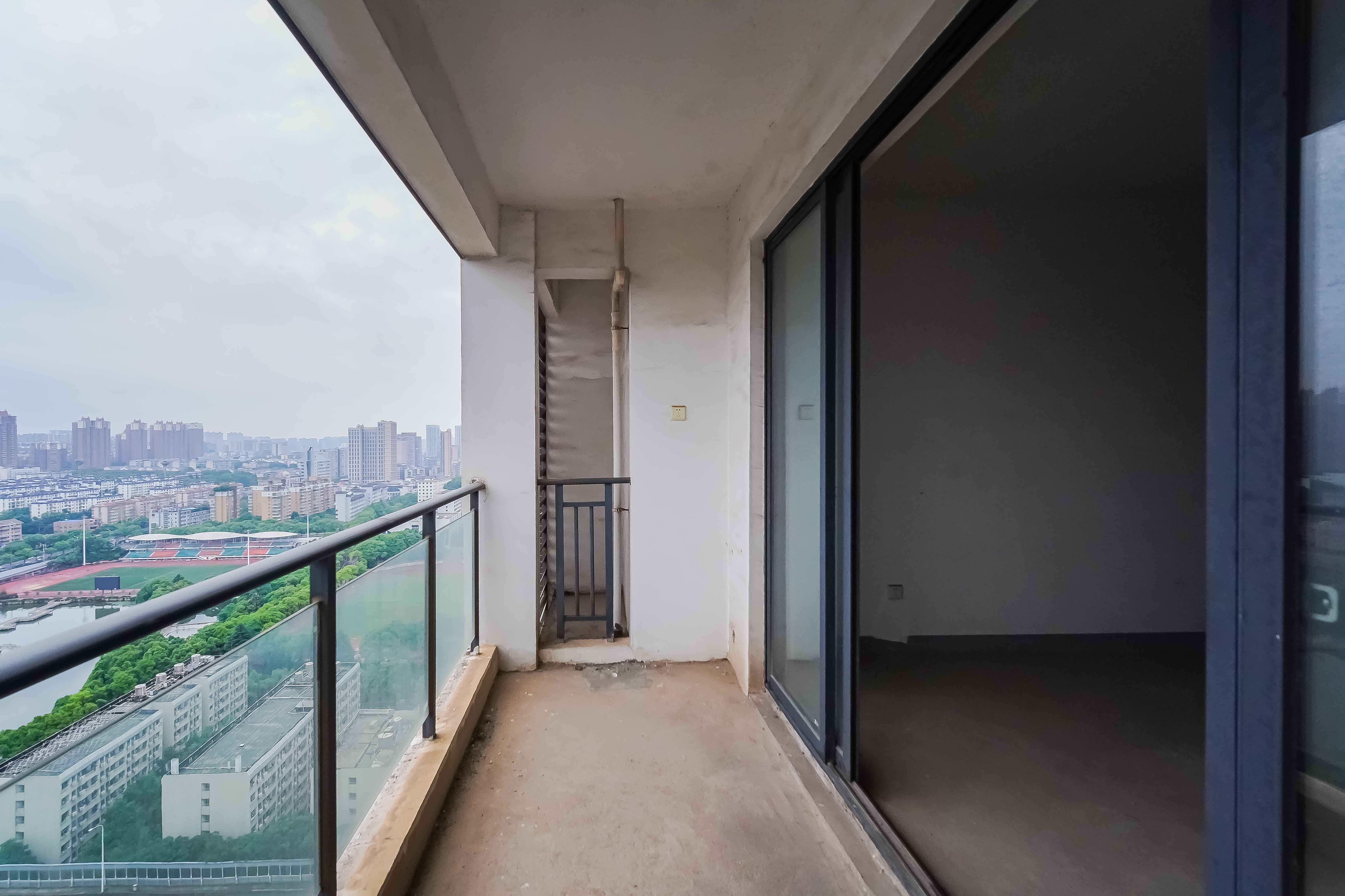 融科东南海 3室1厅2卫 90.0万 融科东南海 3室1厅2卫 90.0万阳台