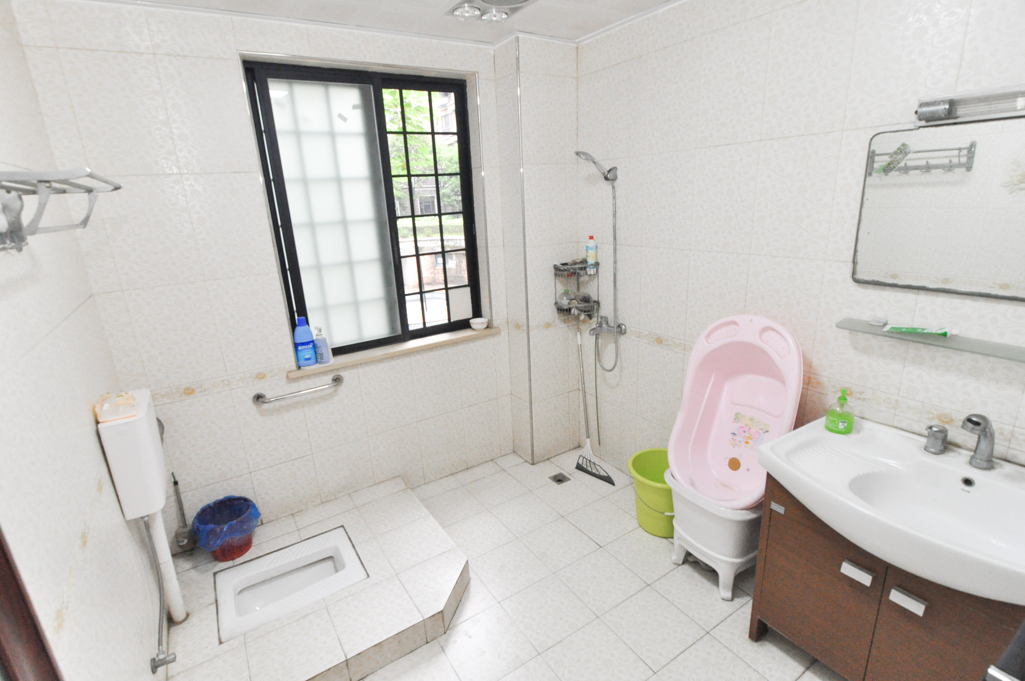 沁园春御院  4室2厅2卫    190.0万 沁园春御院  4室2厅2卫    190.0万卫生间