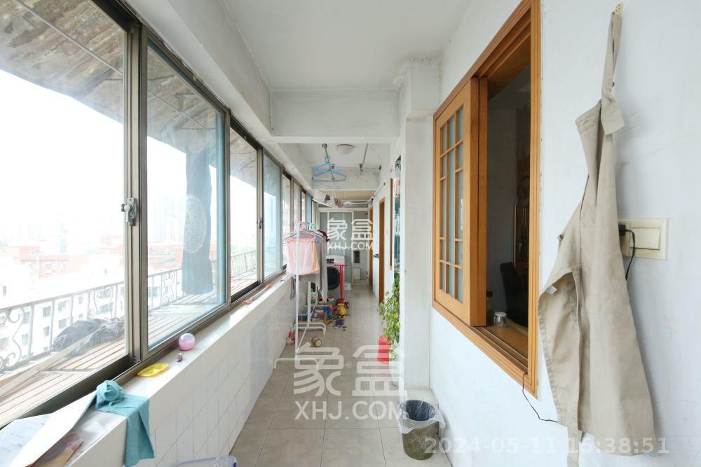 新闻出版局单位房  4室2厅2卫   5000.00元/月室内图