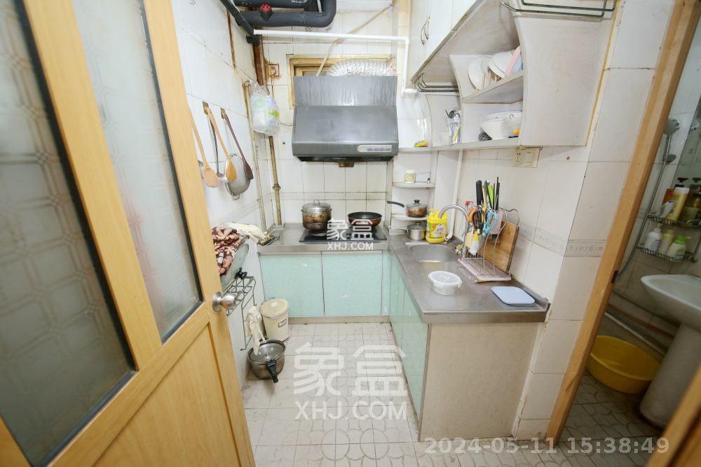 新闻出版局单位房  4室2厅2卫   5000.00元/月室内图
