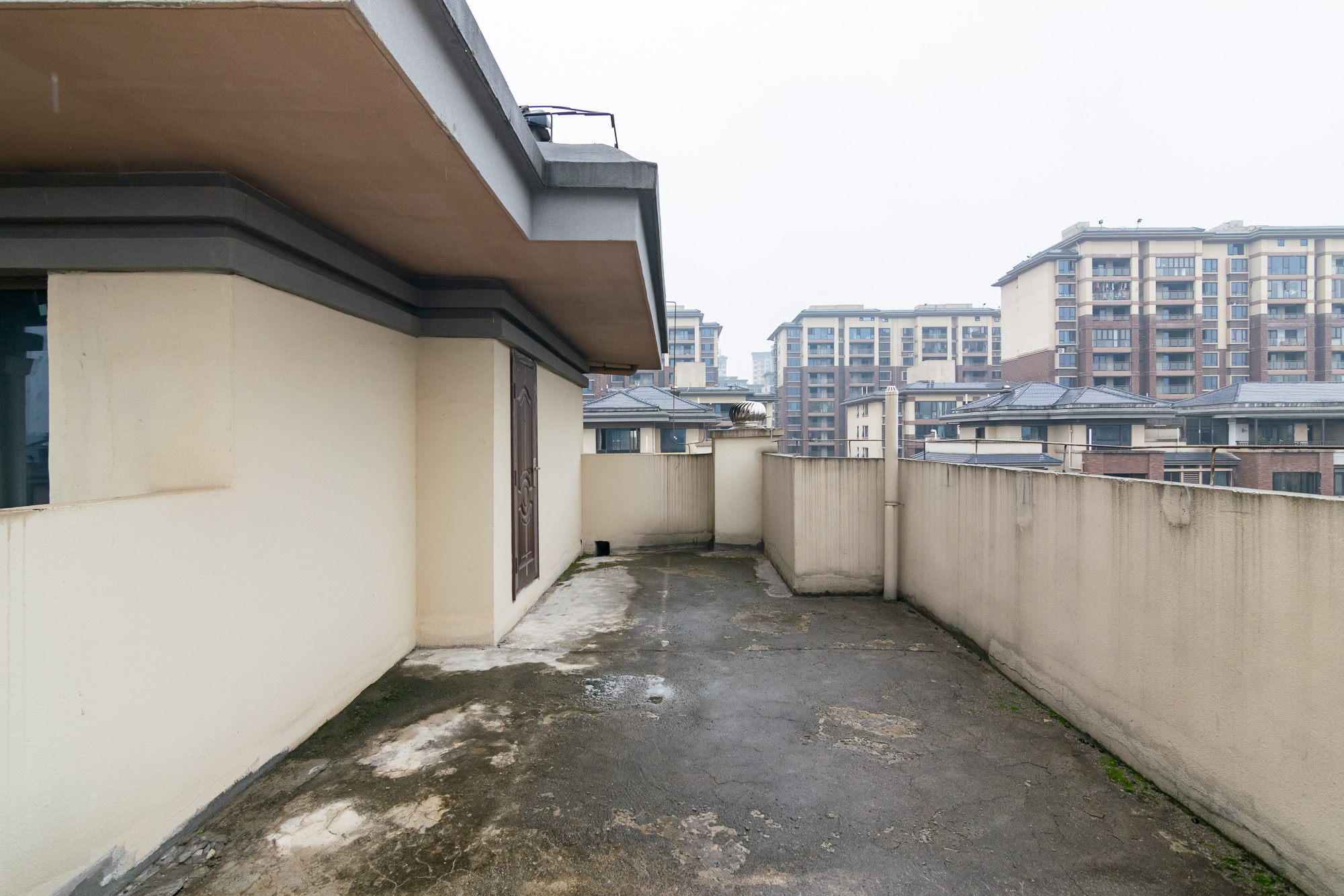 大汉汉园  6室3厅2卫   160.00万阳台